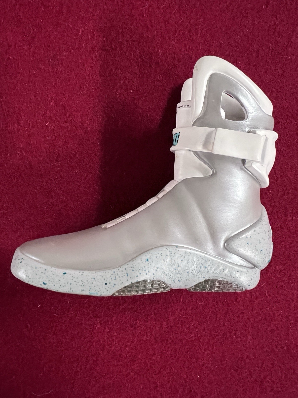 Nike Mag “2011 Mag” 4″ Ceramic Sculpture Back To The Future II 2 and Pin Set