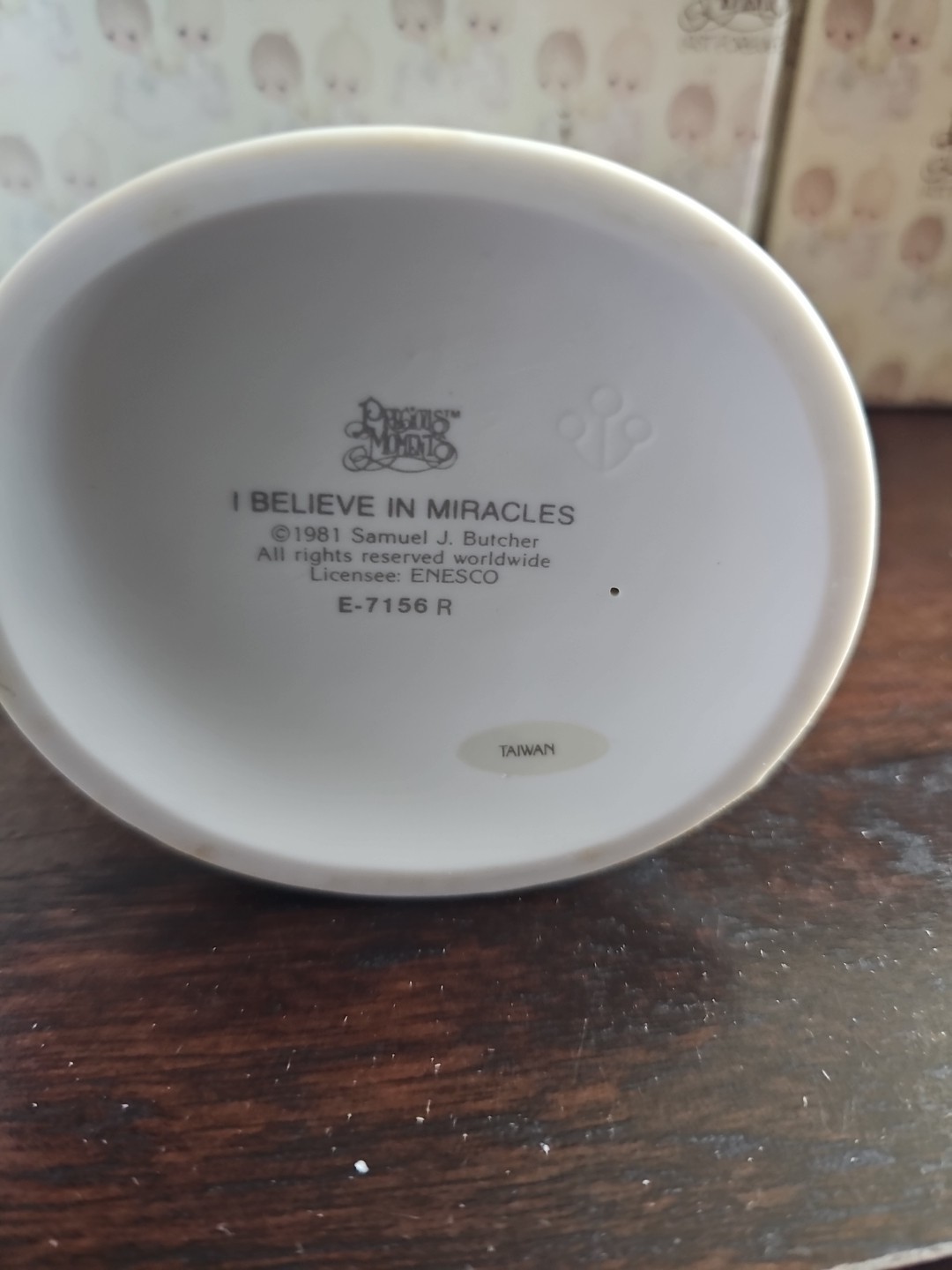 Precious Moments “I believe in Miracles” E-7156R Vintage 1981 Figurine