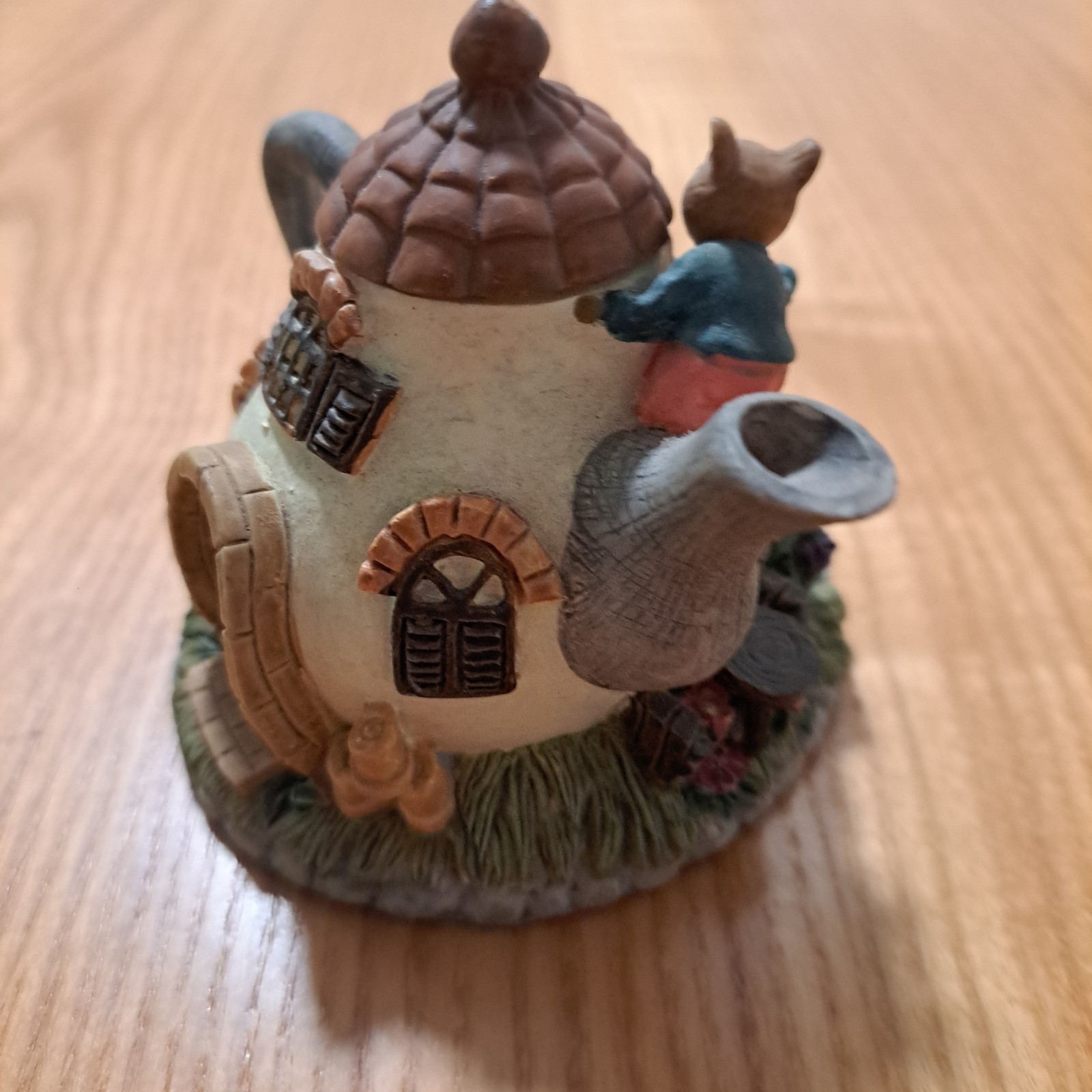 Dezine Mouse Lodge Mouse Tea Pot House Cottage Mini Mice Figurine Trinket Box 93