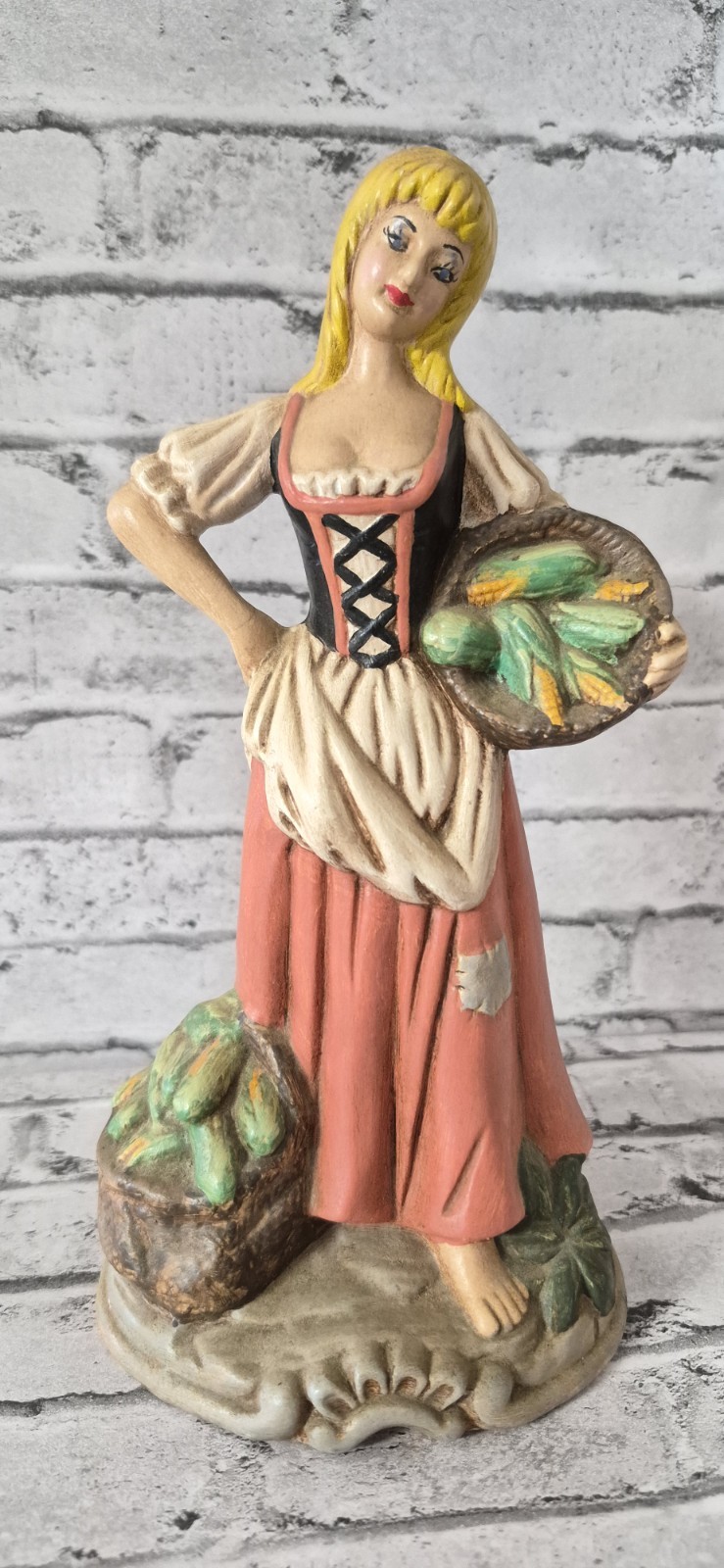 Vintage 1992 figurine Pilgrim Woman Corn basket Farm