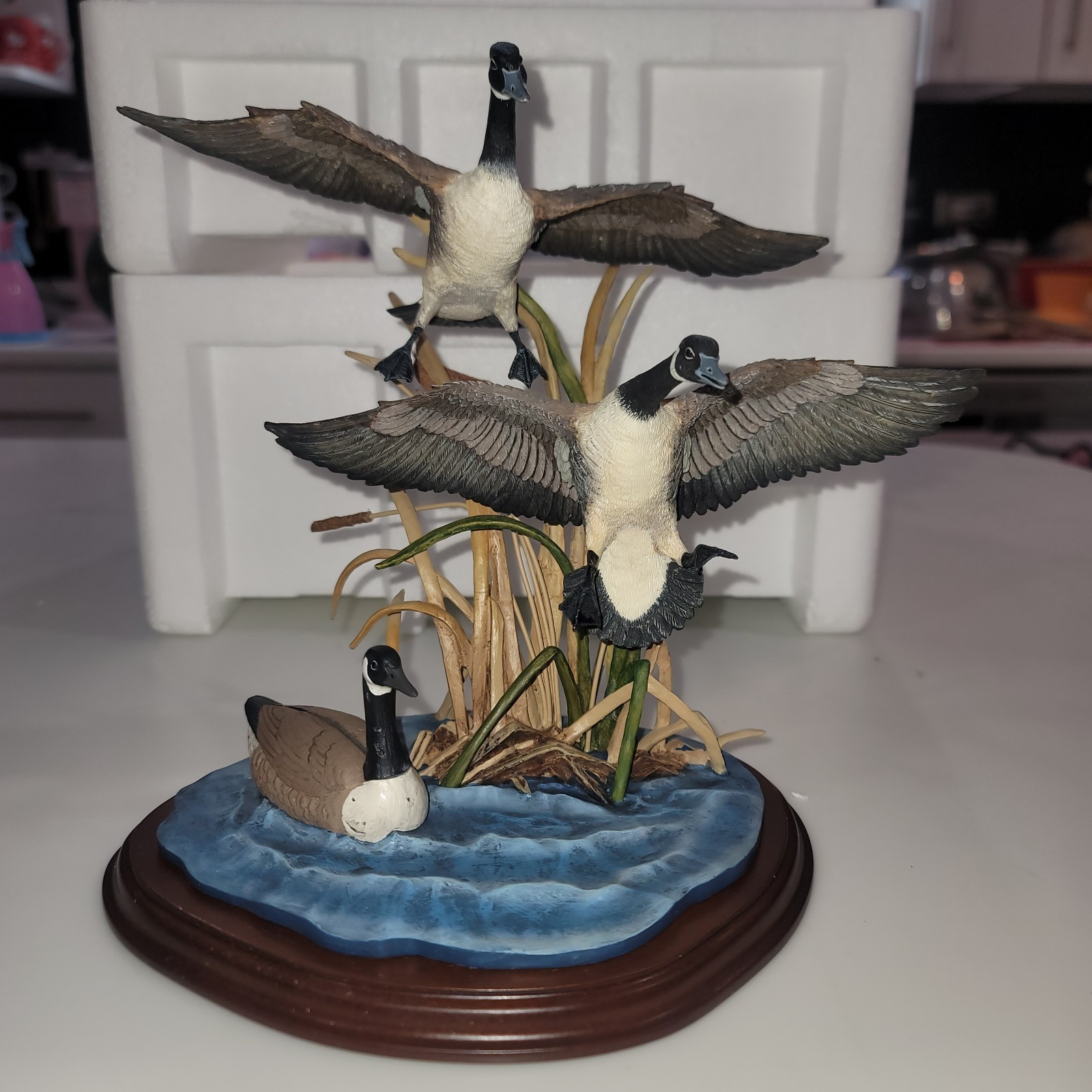 Danbury Mint Family Of Ducks”Hasty Retreat ” Statue. 8’x7’x6″.