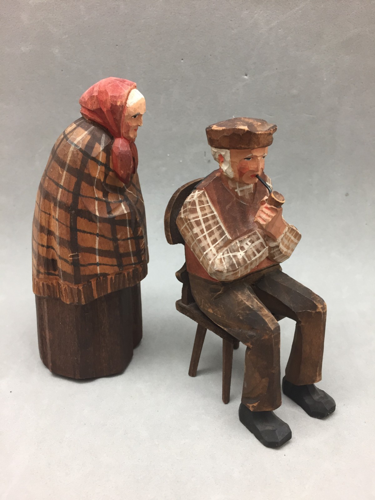 Carved Wood Figure Man Smoking Pipe Chair & Woman Shawl Switzerland Huggler ? 5″
