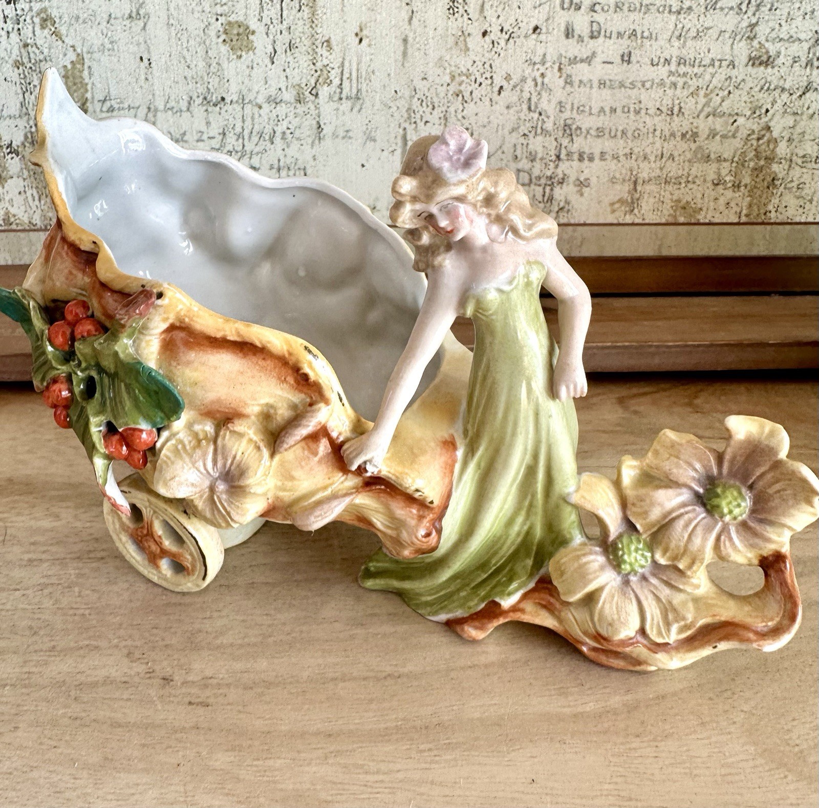 Antique Art Nouveau Jardiniere (planter) Centerpiece(s) Circa.1900, Figurine(s)