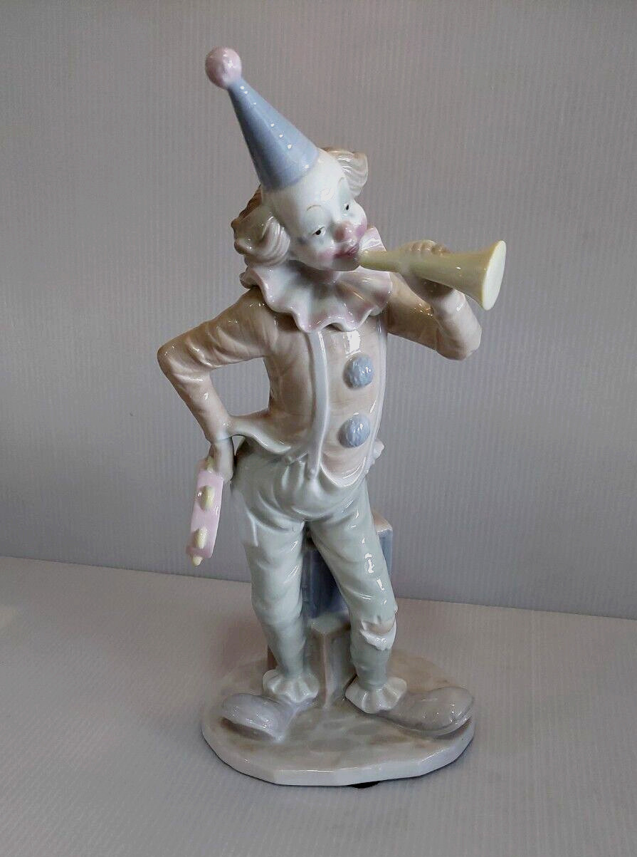 Ceramic Clown Sitting on Blocks W/Horn +Tamborine Paul Sebastian? 11.5″ Music