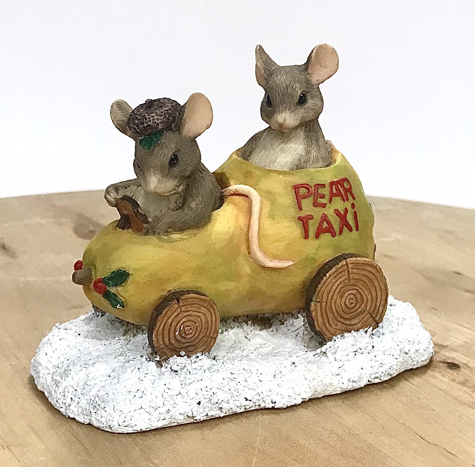 Charming Tails Pear Taxi Figurine Dean Griff Silvestri 87565 Driver & Passenger
