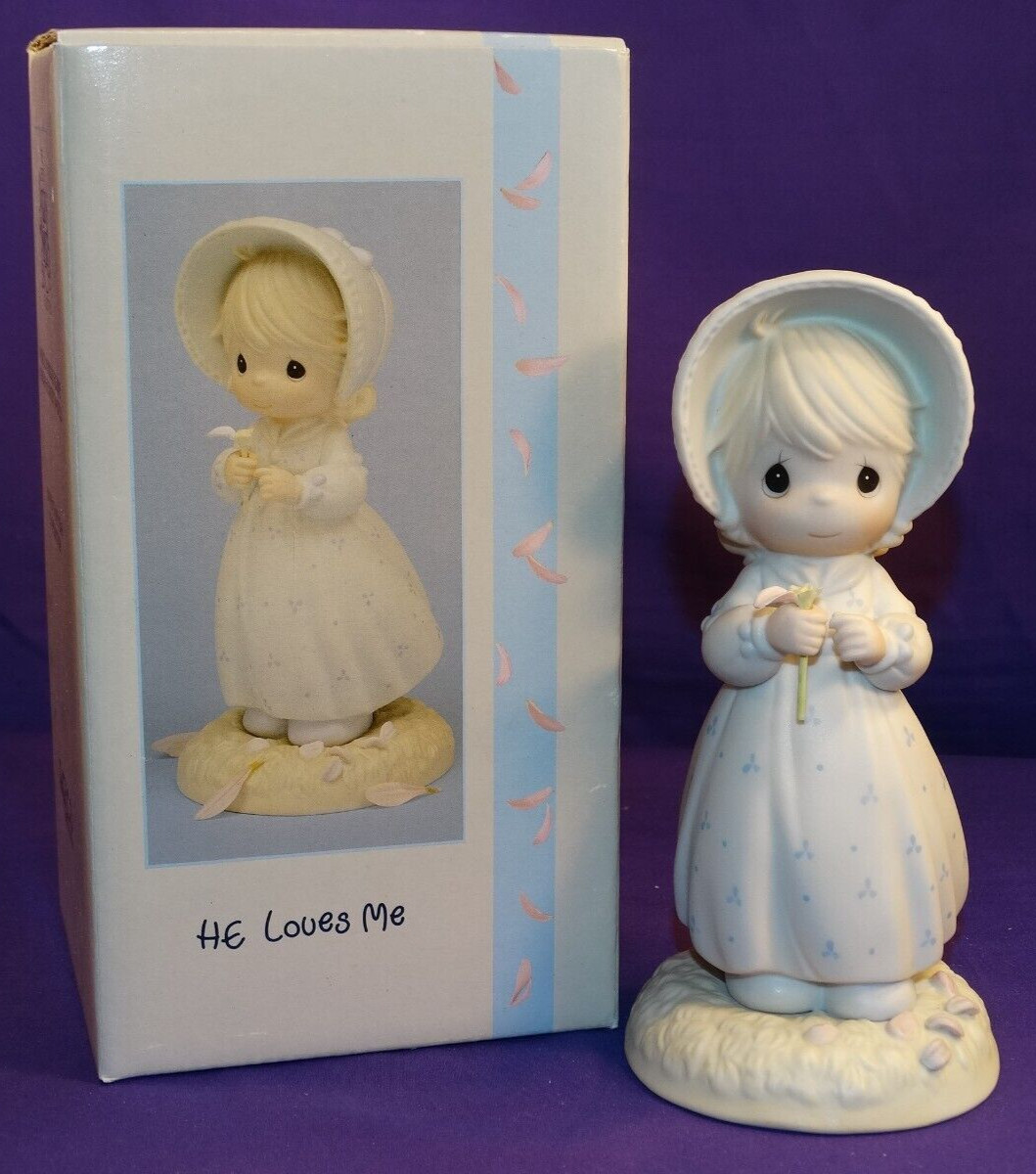 1990 PRECIOUS MOMENTS FIGURINE HE LOVES ME (girl pulling petals from flower (b5