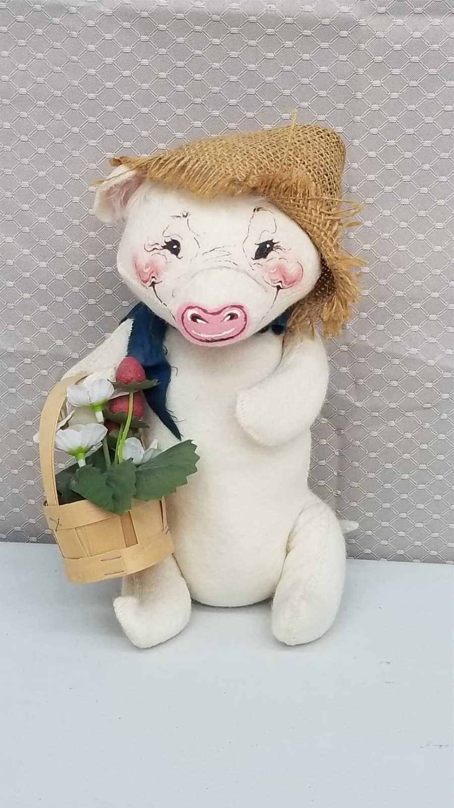 1989 Annalee 10″ Easter Country Pig Boy With Hat & Basket Shelf L4