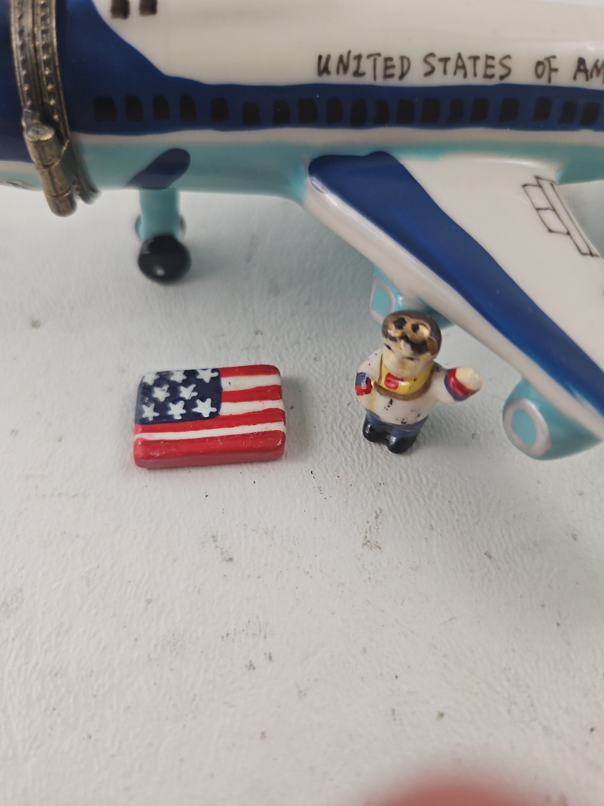 Air Force One United States Flag Hinged Airplane Figurine Trinket Box With Pilot