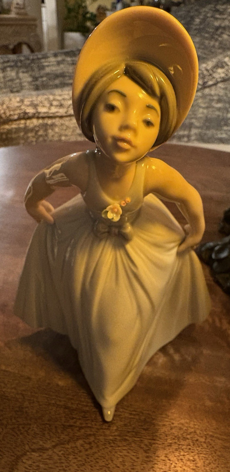 Lladró Spain Porcelain Figurine #6278 “Curtsy” – Girl in Sun Hat with Flower