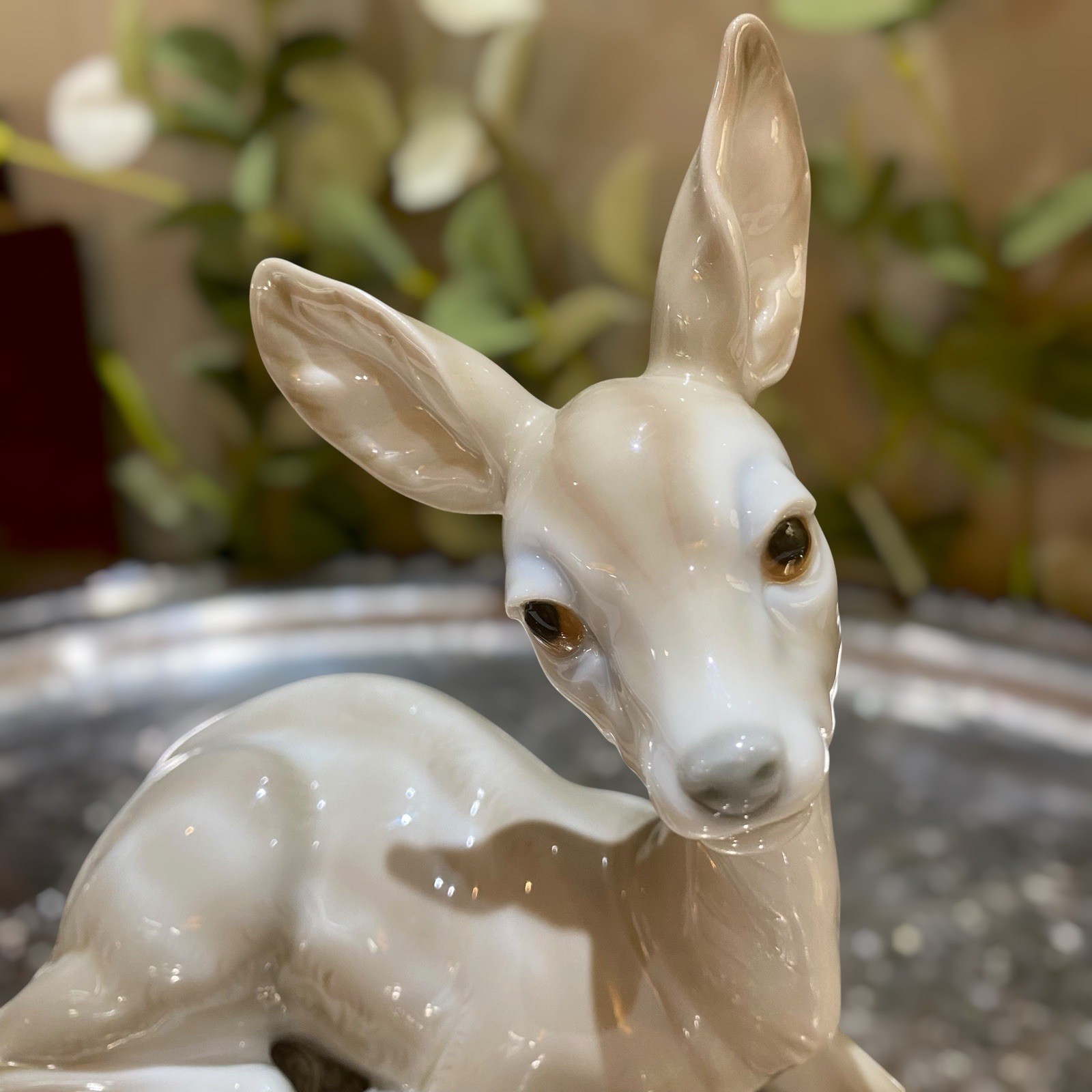 Vintage Llardo Spain Sitting Fawn Doe Deer Figurine Sculpture Porcelain Retired