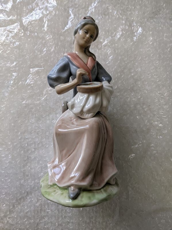 Tengra Spain Porcelain Figurine Girl Embroidering Sew Cross Stitch Needlepoint