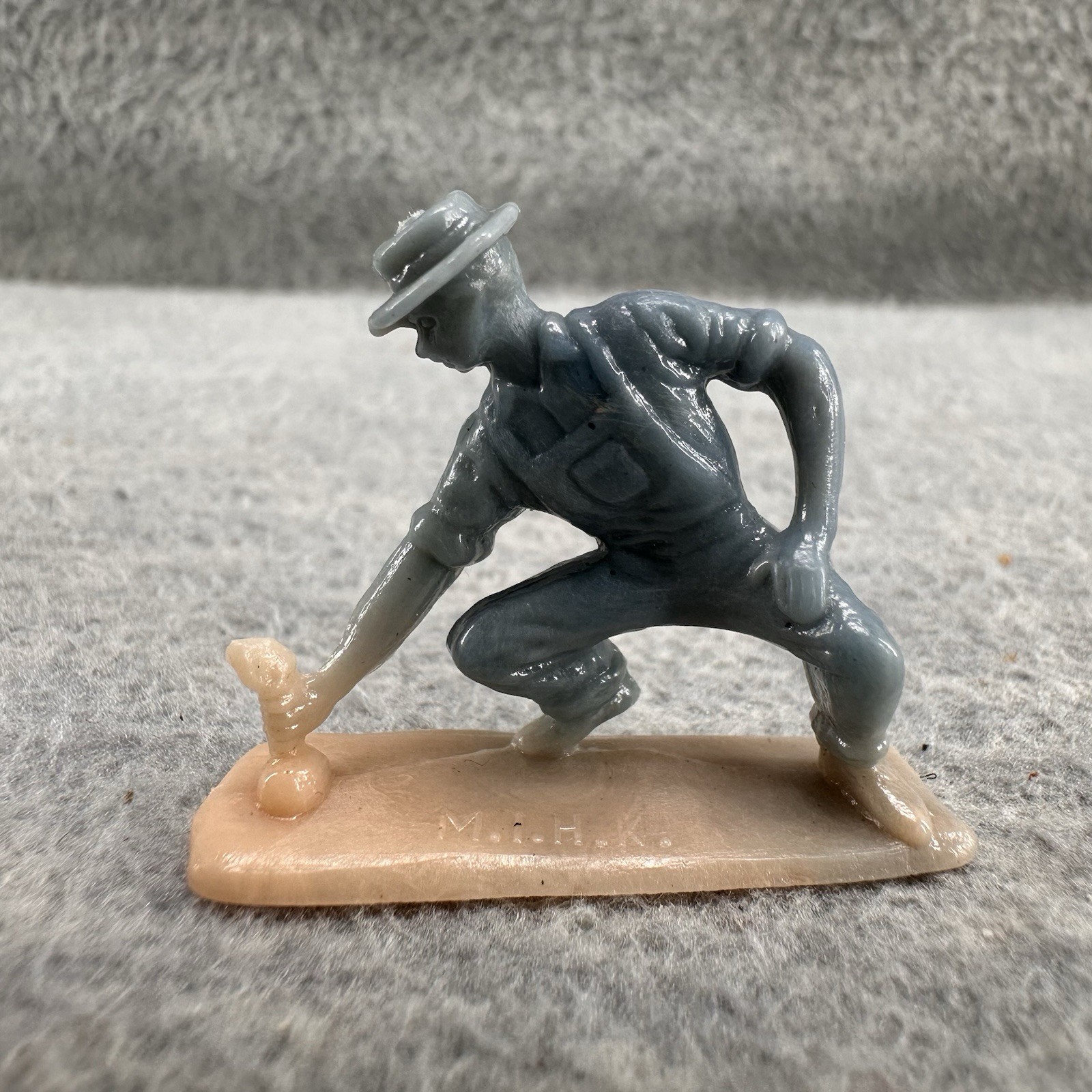 M.I.H.K – Vintage Plastic Farming People Picking Fruit Figure GP
