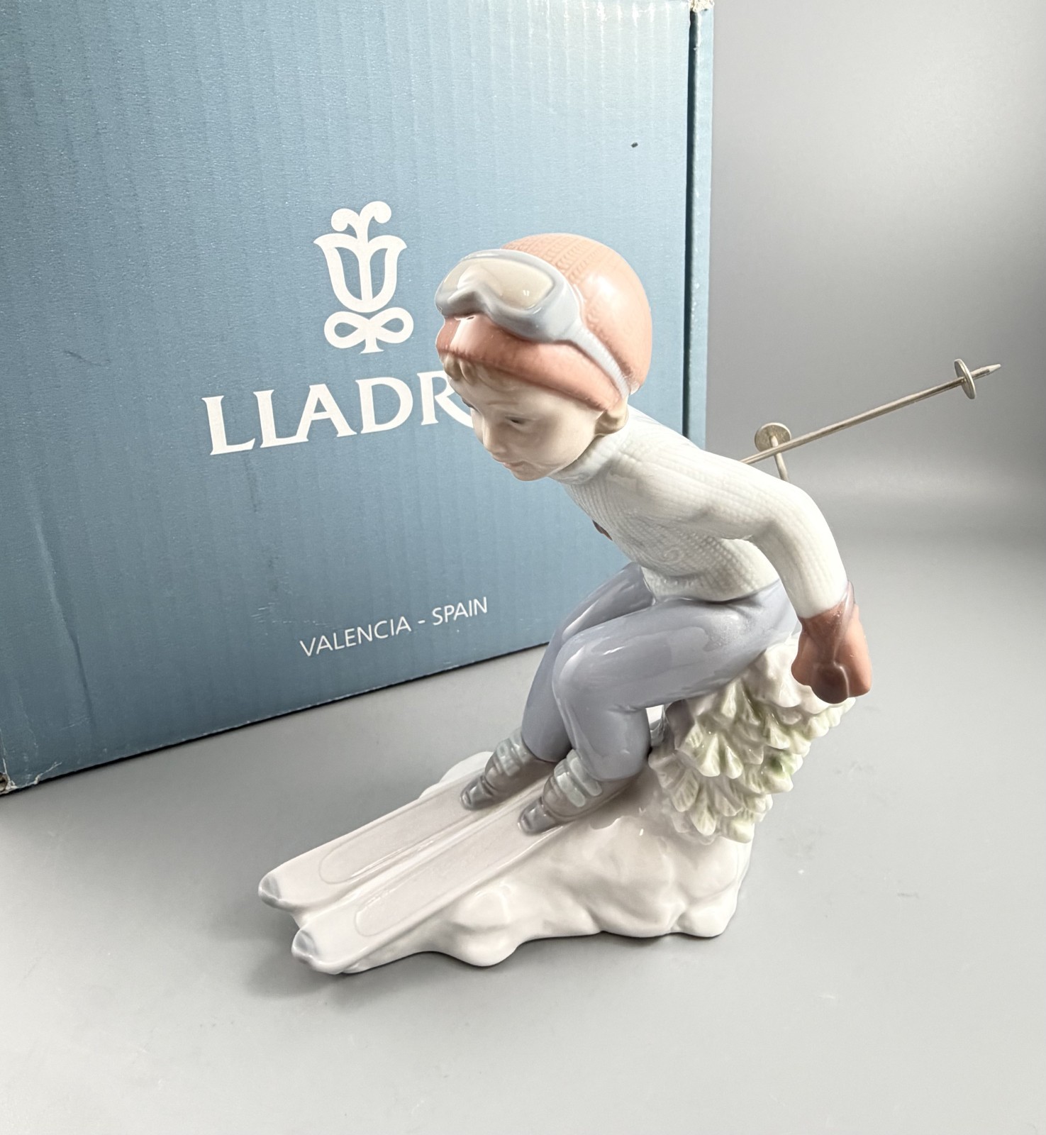 LLADRO Spain Porcelain I’ll Get There First Girl Skiing Figurine #8324 w/Box