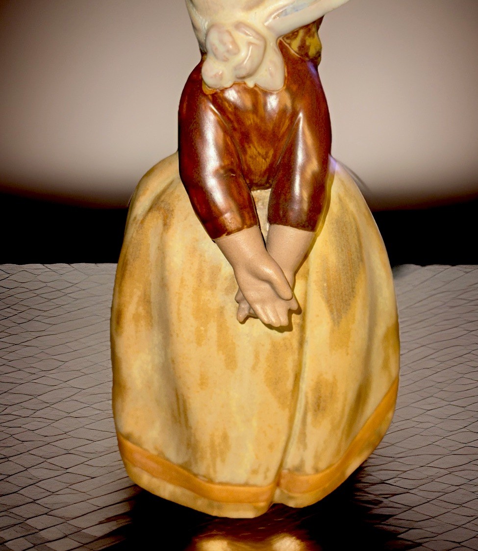 Lladro Lonely Girl “Solita” – 8” Tall – Retired Handcrafted Spain – Signed Botto