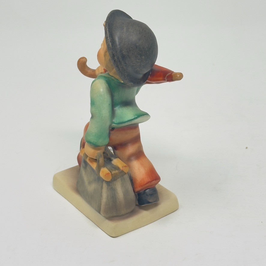 Goebel Hummel Figurine MERRY WANDERER 11/0 5”
