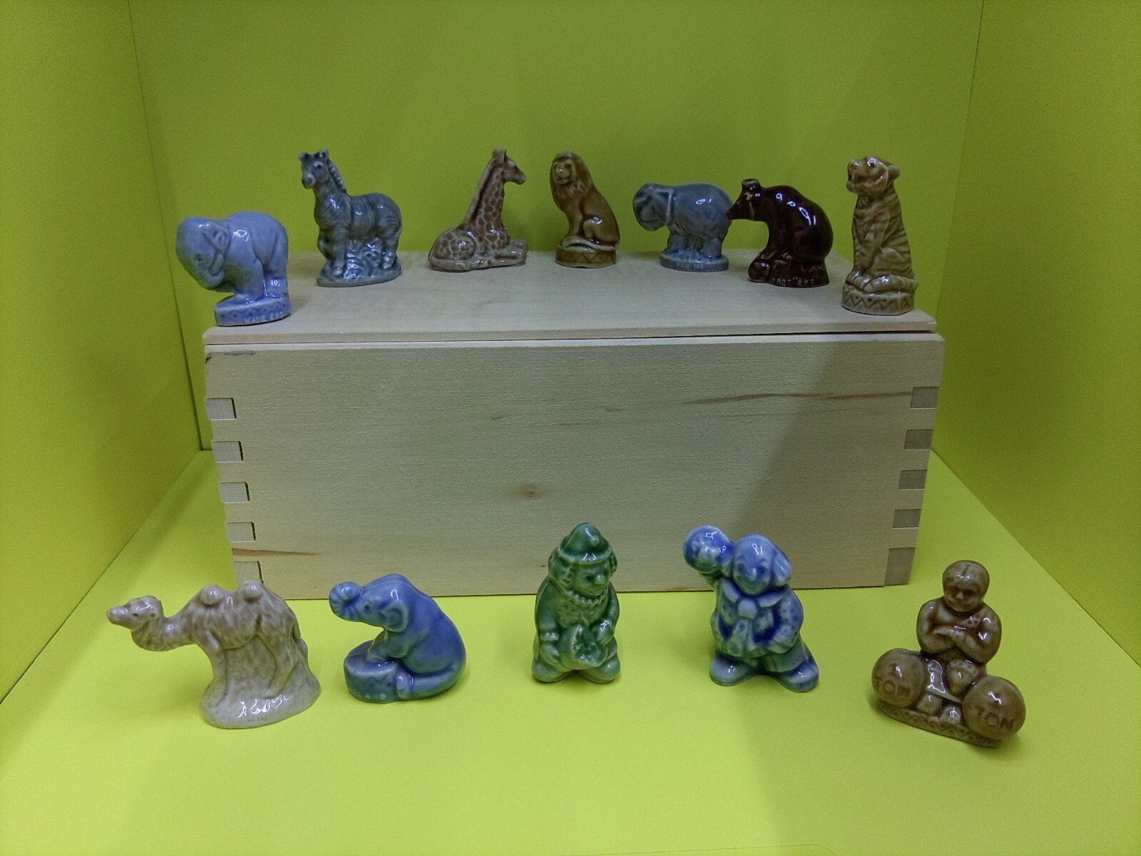 Wade Red Rose Tea Circus Animals & People Set of 12. Figurine. Vintage. England.