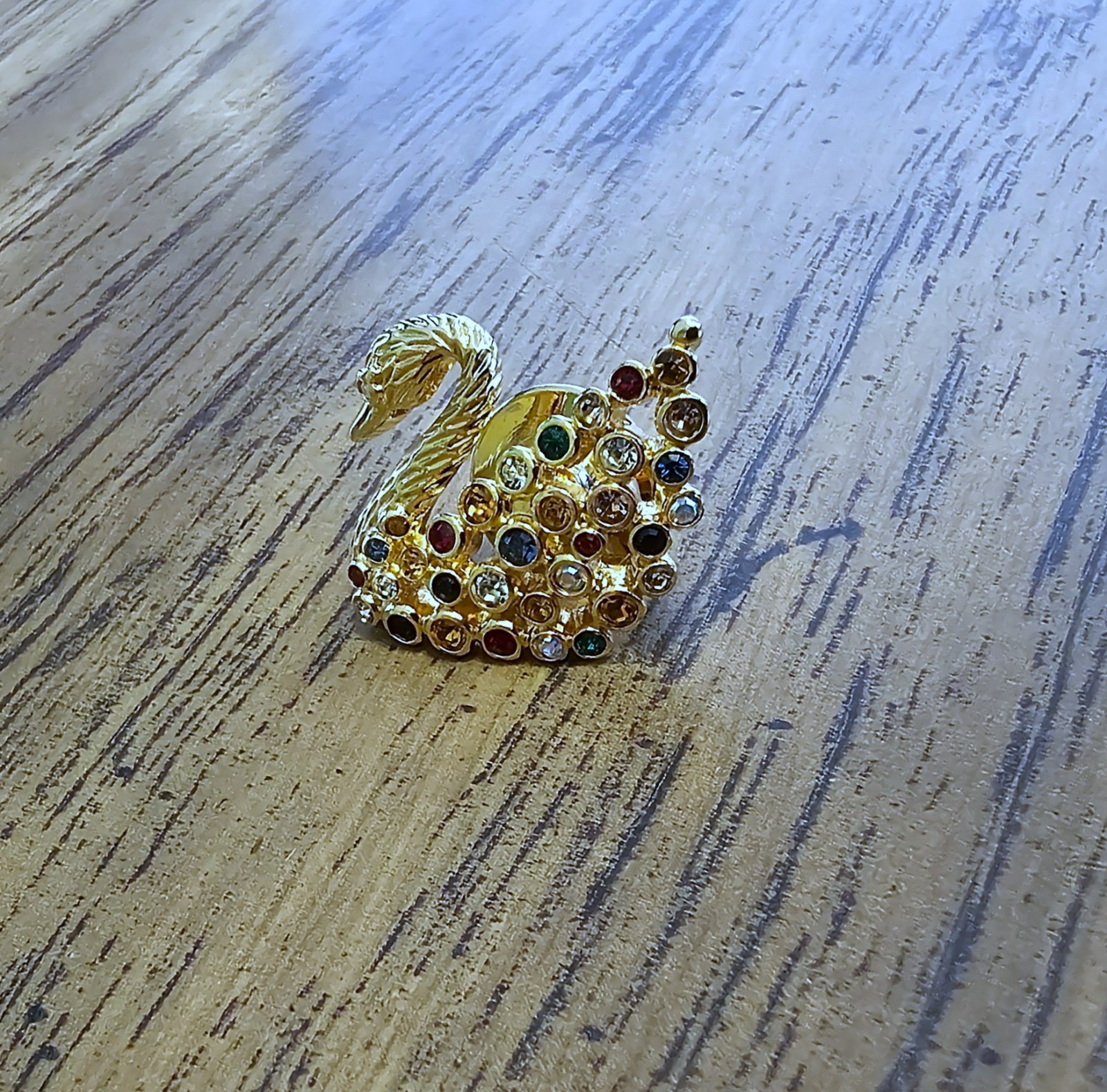 🦢 Swarovski Crystal MINI 1995 SCS Gold Multicolored Swan Figurine Pin Brooch