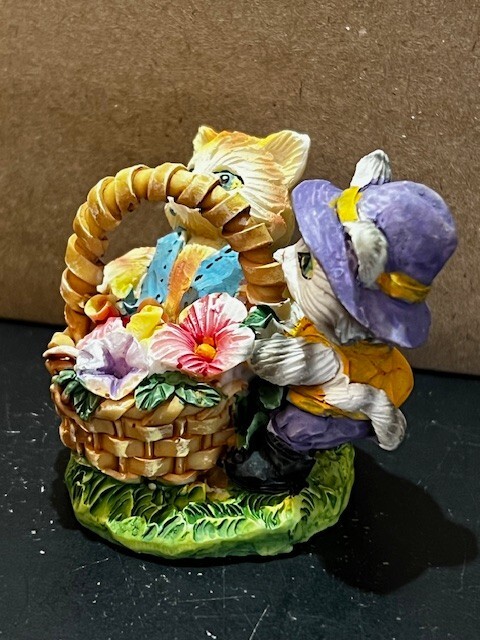 Vintage Turtle King Corp. Kittens Kitty Cat with Basket Flowers Figurine