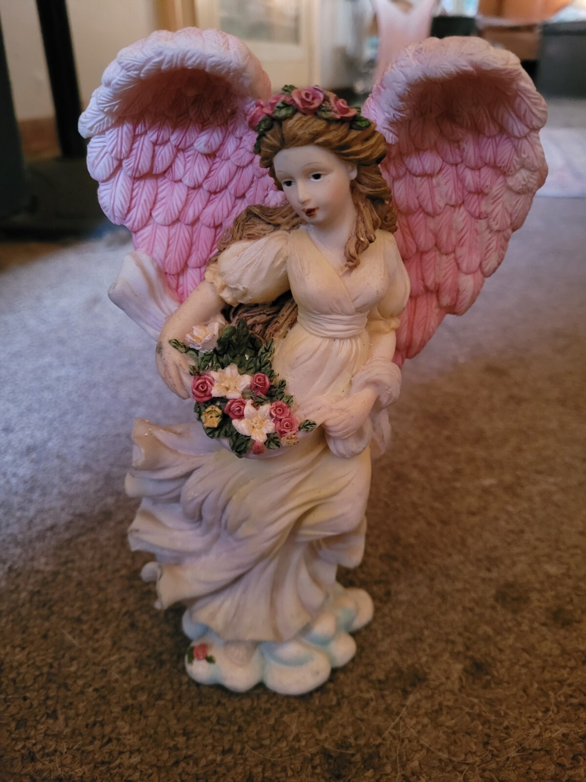 Beautiful HEAVEN SENT ANGEL HOLDING FLOWERS 8″ HIGH FIGURINE