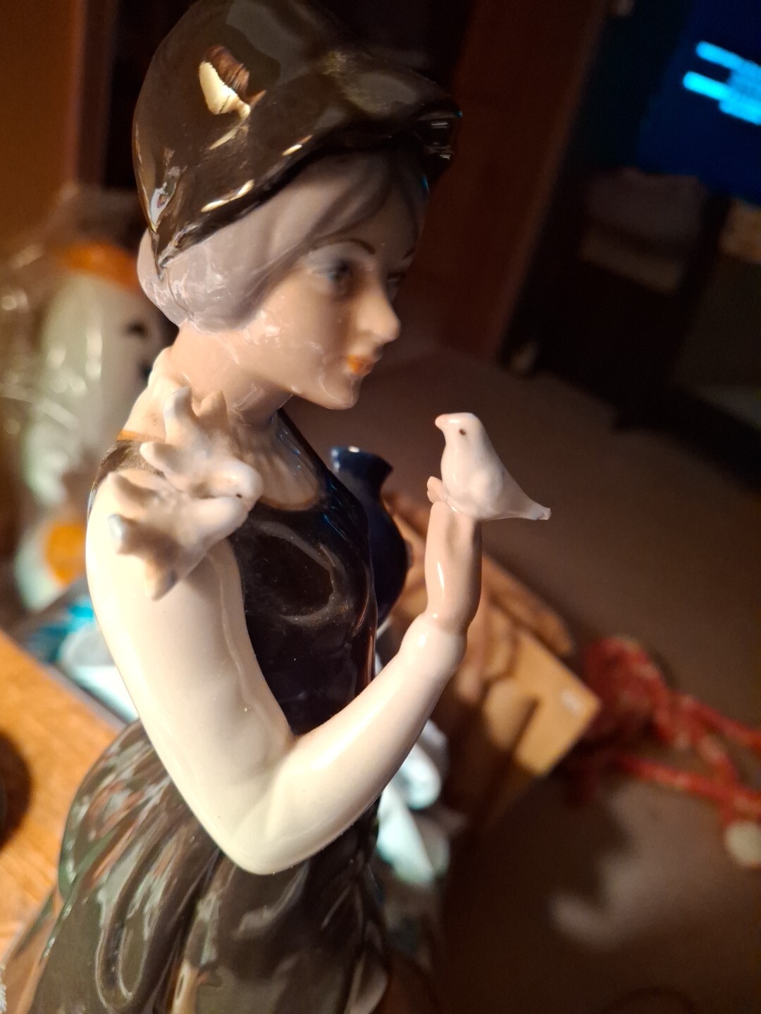 Lladró Lady With Birds Figurine