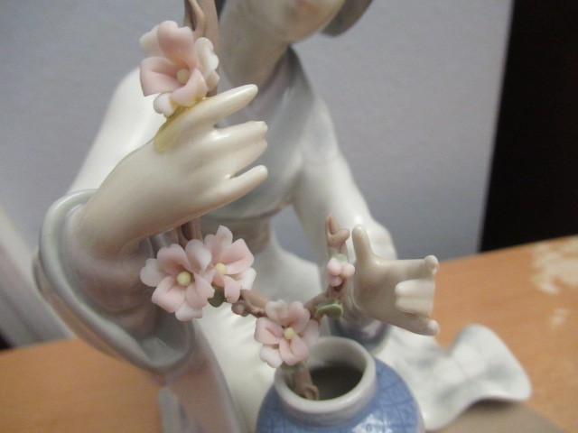 VTG Lladro Japanese Girl Decorating #4840 Retired Glossy finish (1971-74)