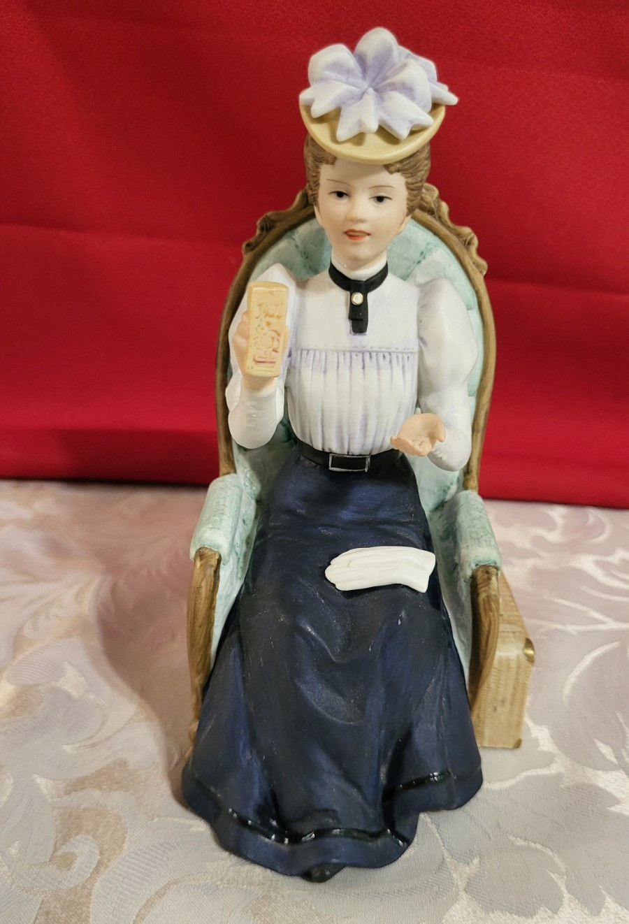 Vintage 1982 Avon Mrs Albee Presidents Club Award Porcelain Figurine