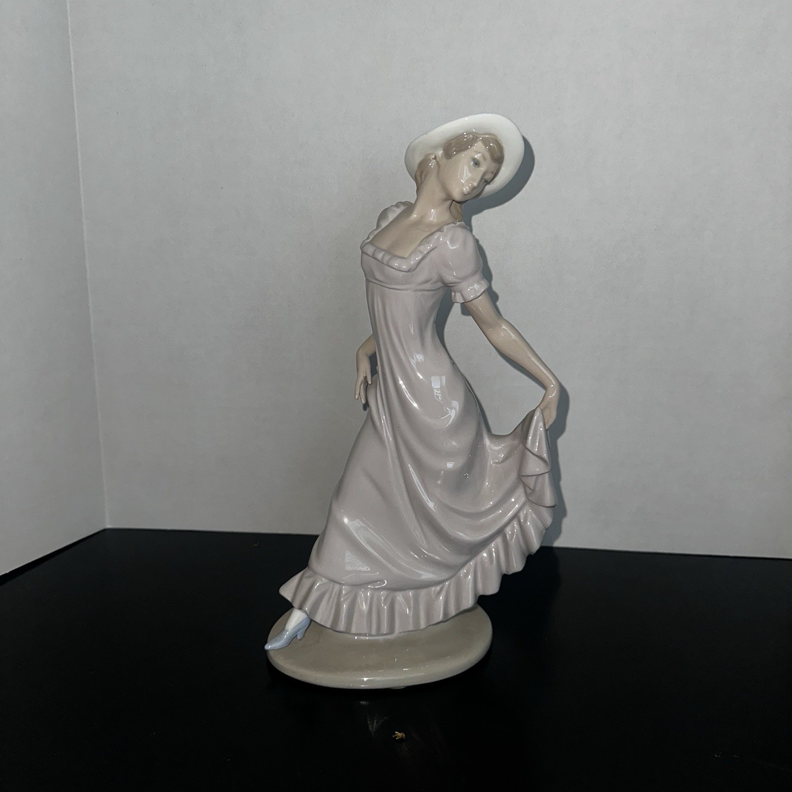 Lladro Nao Porcelain “Elegant Lady” 0764 Figurine (1980 Spain)