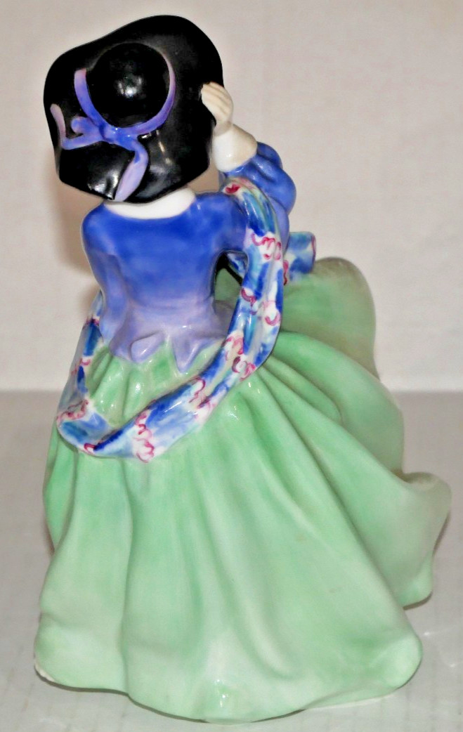 Royal Doulton Bone China Figurine Top of the hill multicolor Made England NH1833