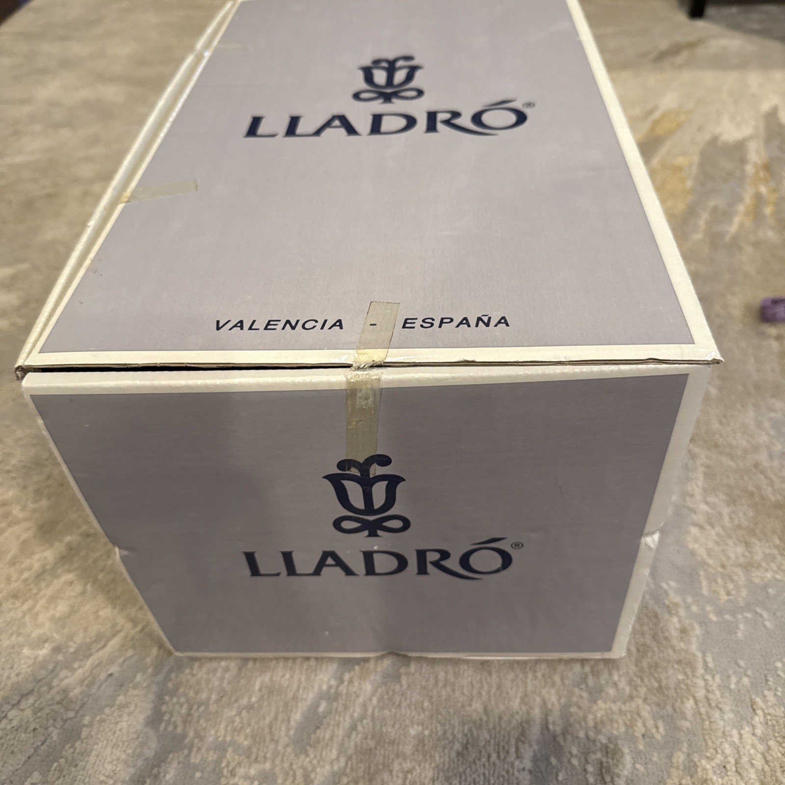 Lladro “Sweet Verses” Delicados Versos 06448 in Original box Excellent Shape