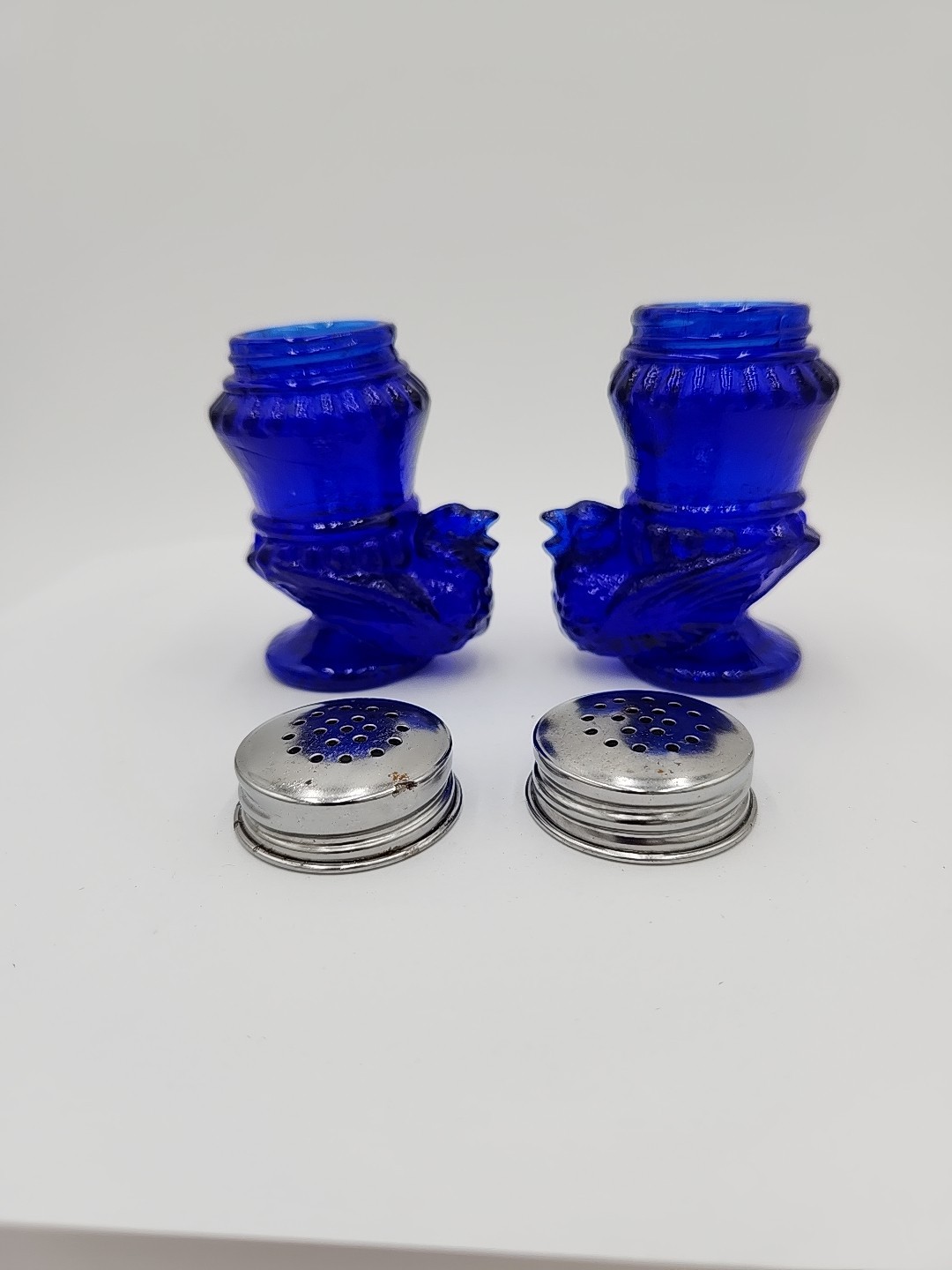 Degenhart Glass Cobalt Blue Glass Bird Salt & Pepper Shakers Silvertone Top 3″
