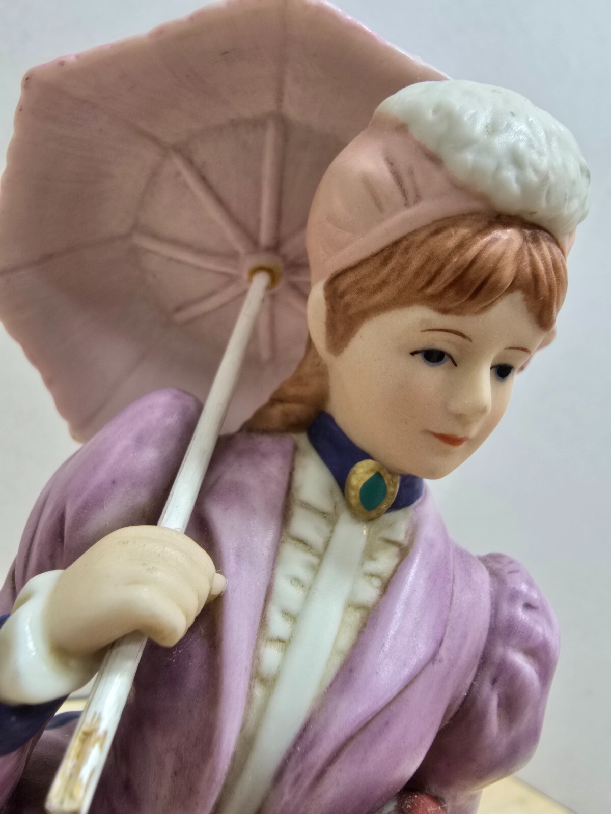 Home Interior “Miss Violet” Figurine Porcelain – 14502-98