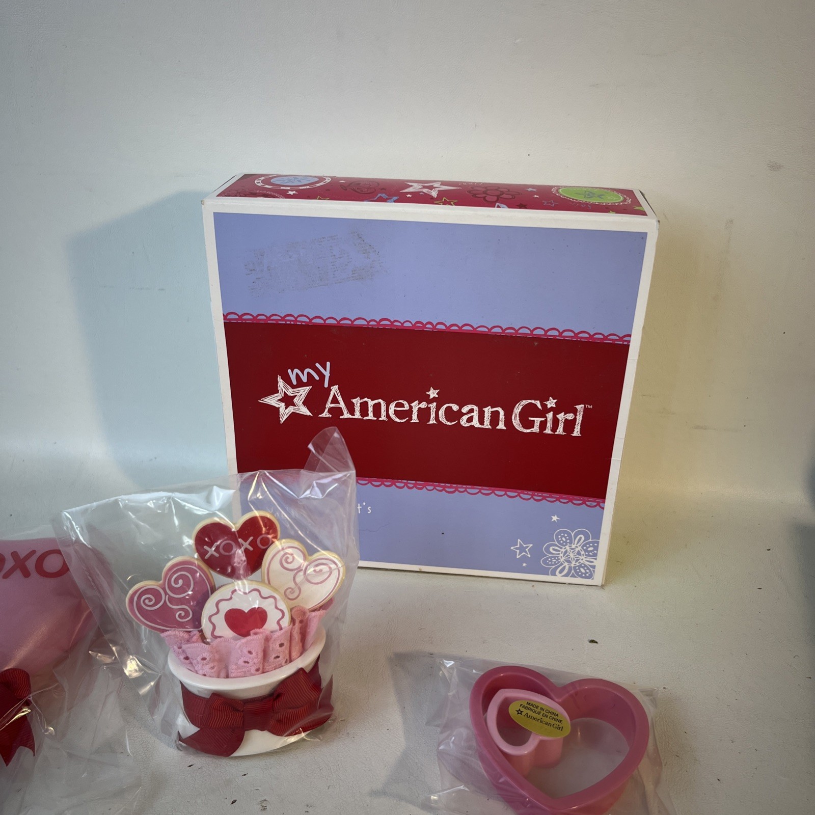 New In Box Retired American Girl Friends Are Sweet Set Valentine’s day