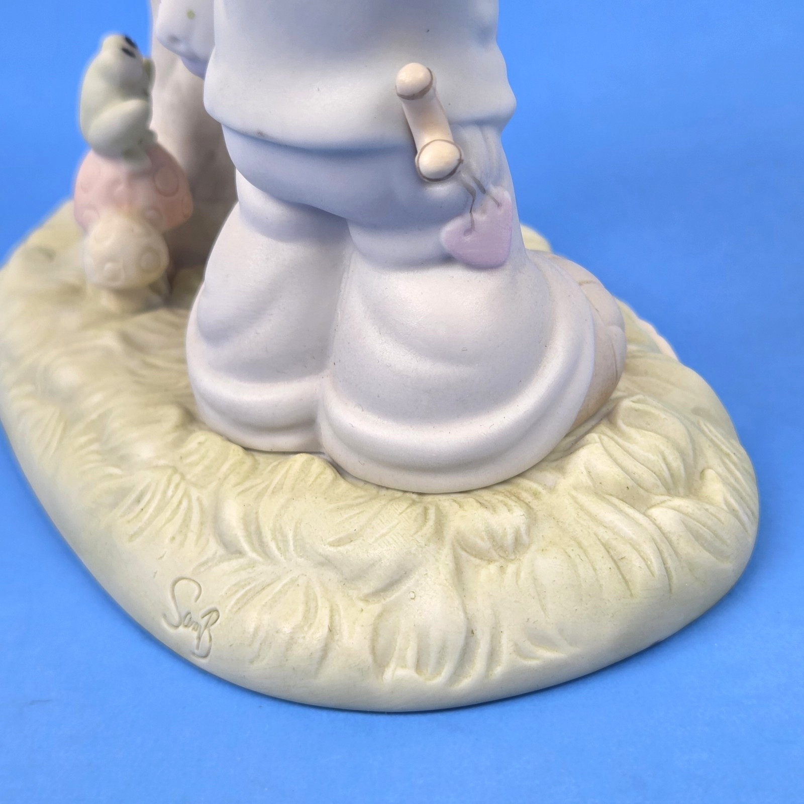 Precious Moments “Your Love Is So Uplifting” Figurine