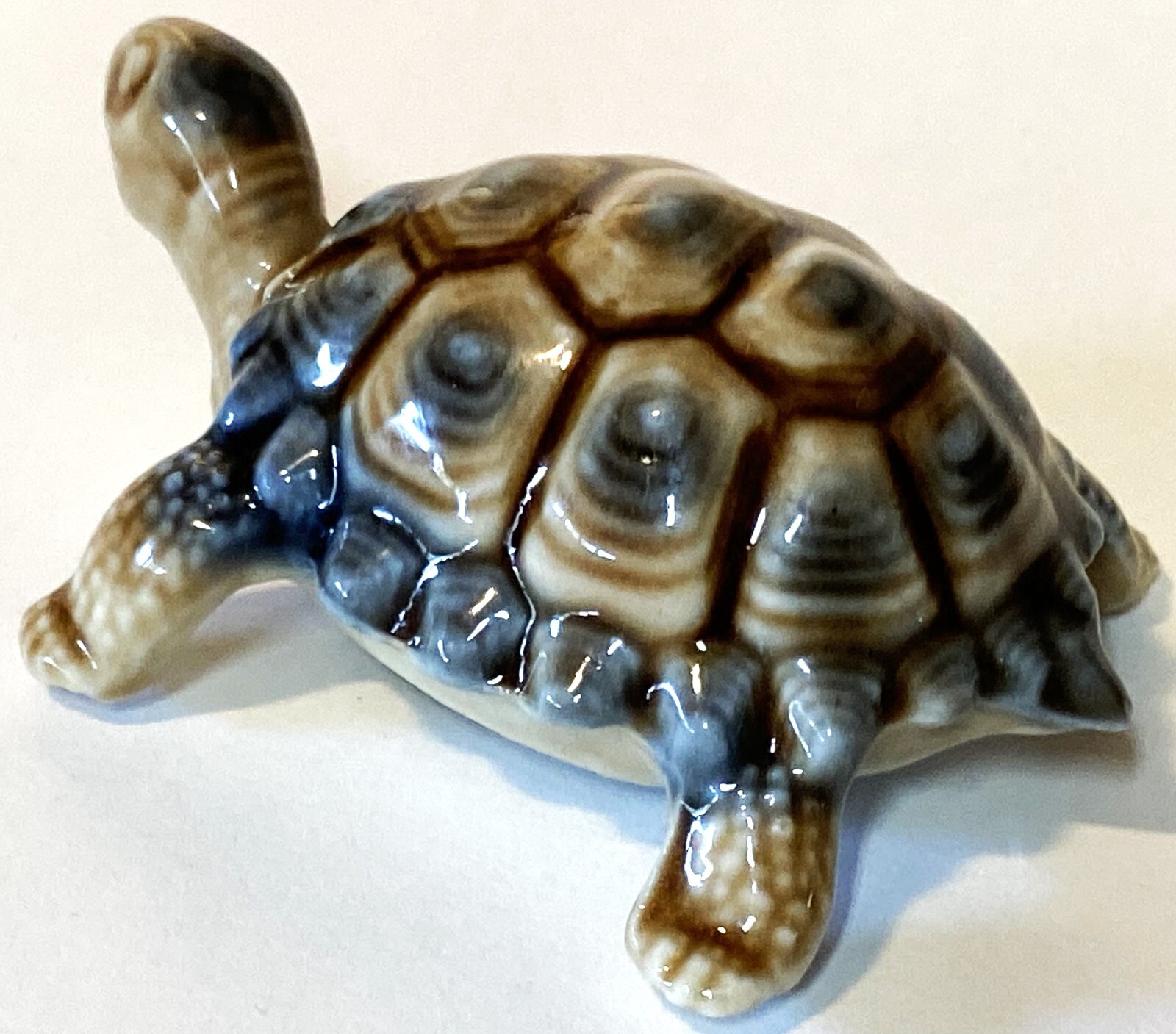 Wade Porcelain Turtle Made in England 3″ x 2″ x 1.25″ Brown & Blue