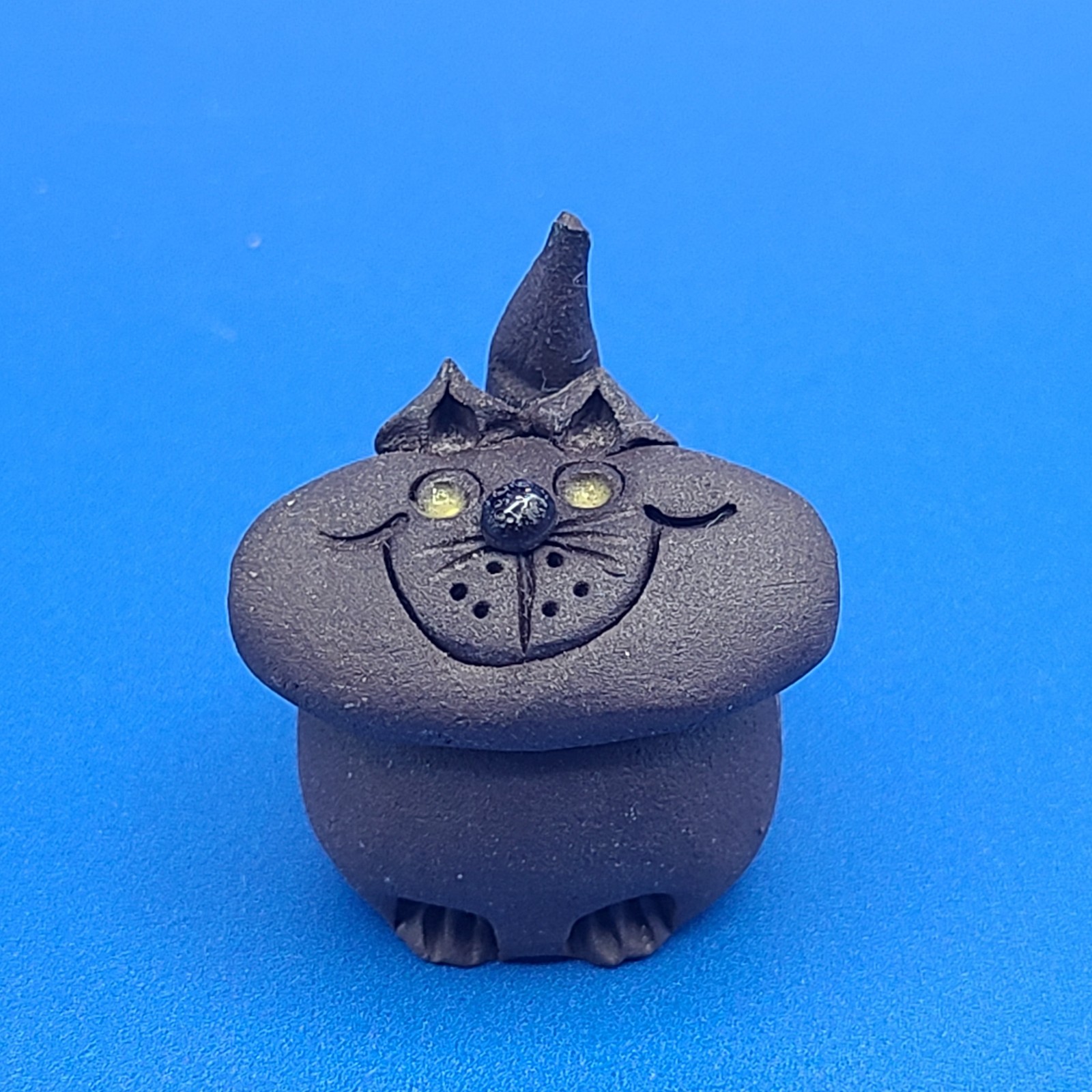 Artisan Signed LM Hand Crafted Miniature Clay Black Cat 1.25″ FREE SHIPPING