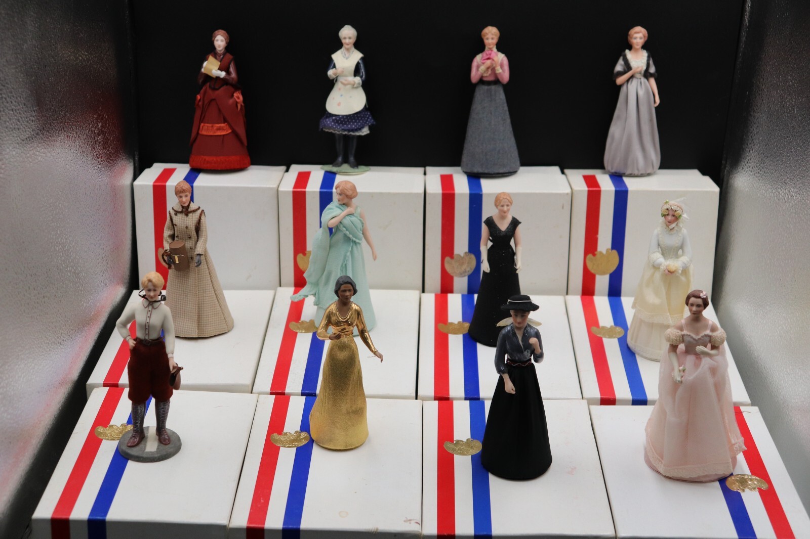 U.S Historical Society 12 Arts & Letters American Women Dolls Set w/ Boxes