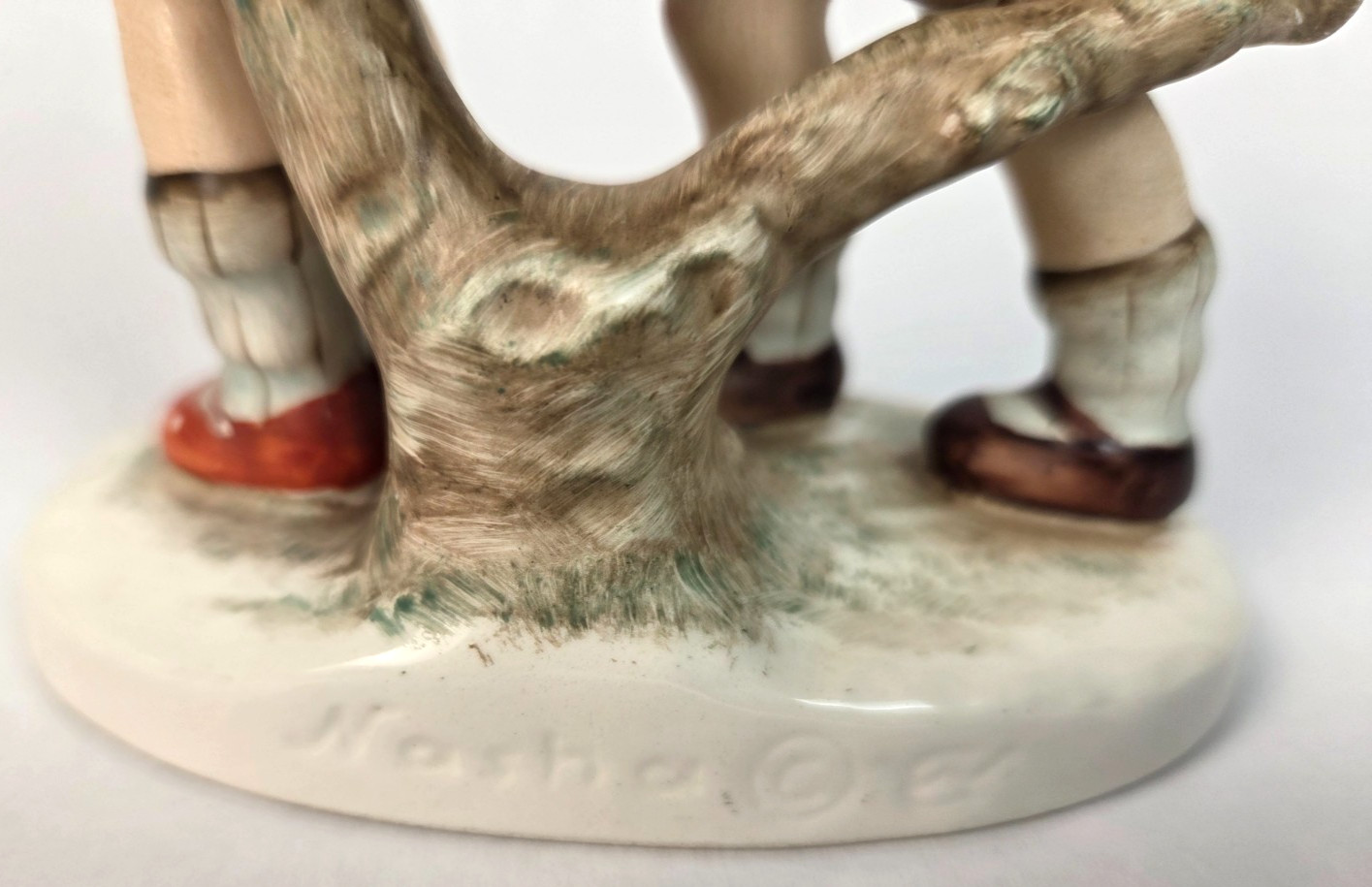 Goebel NASHA Figurine – Na 15 – Sweet News – Boy Whispering in Girl’s Ear #15