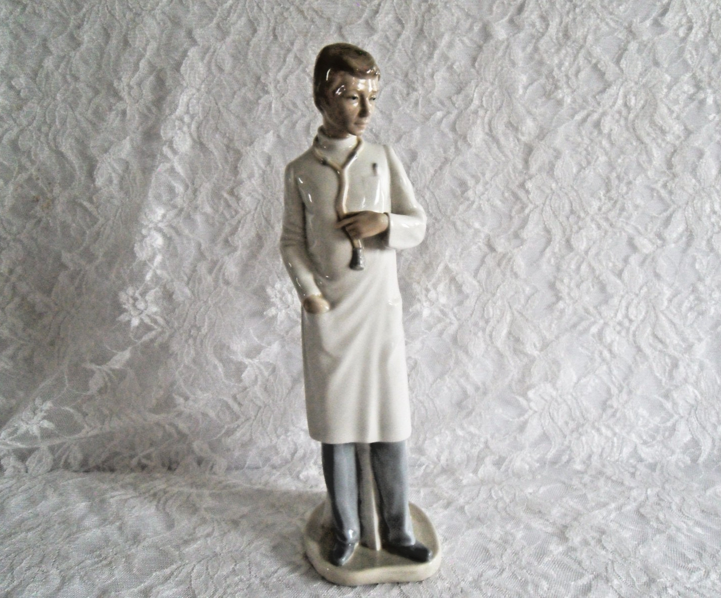 NAO PORCELAIN FIGURINE BY LLADRO 1979 “MALE DOCTOR”