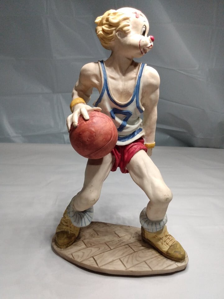VTG 10″ Unknown Circus Clown Athlete Basketball Player Statue Stand