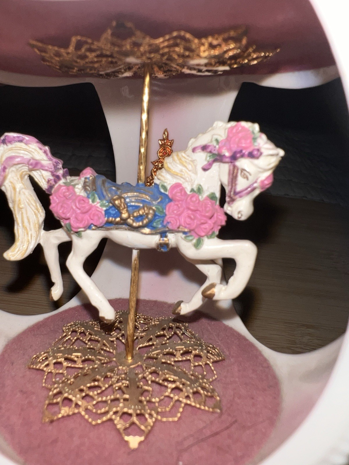 DECORATIVE CERAMIC METAL CAROUSEL HORSE COLLECTOR EGG PINK GOLD FLORAL