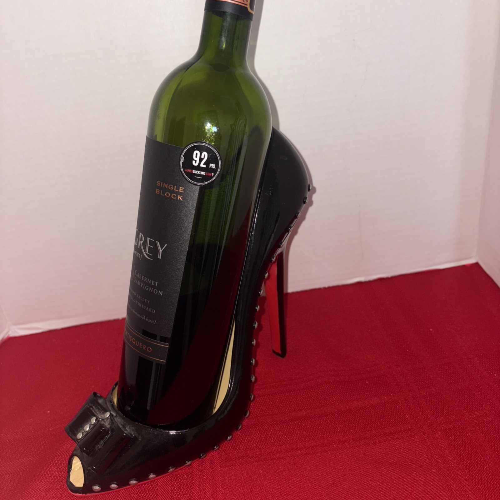 Shoe Lala/Giftcraft Resin Wine Bottle Holder /black/red/pearls