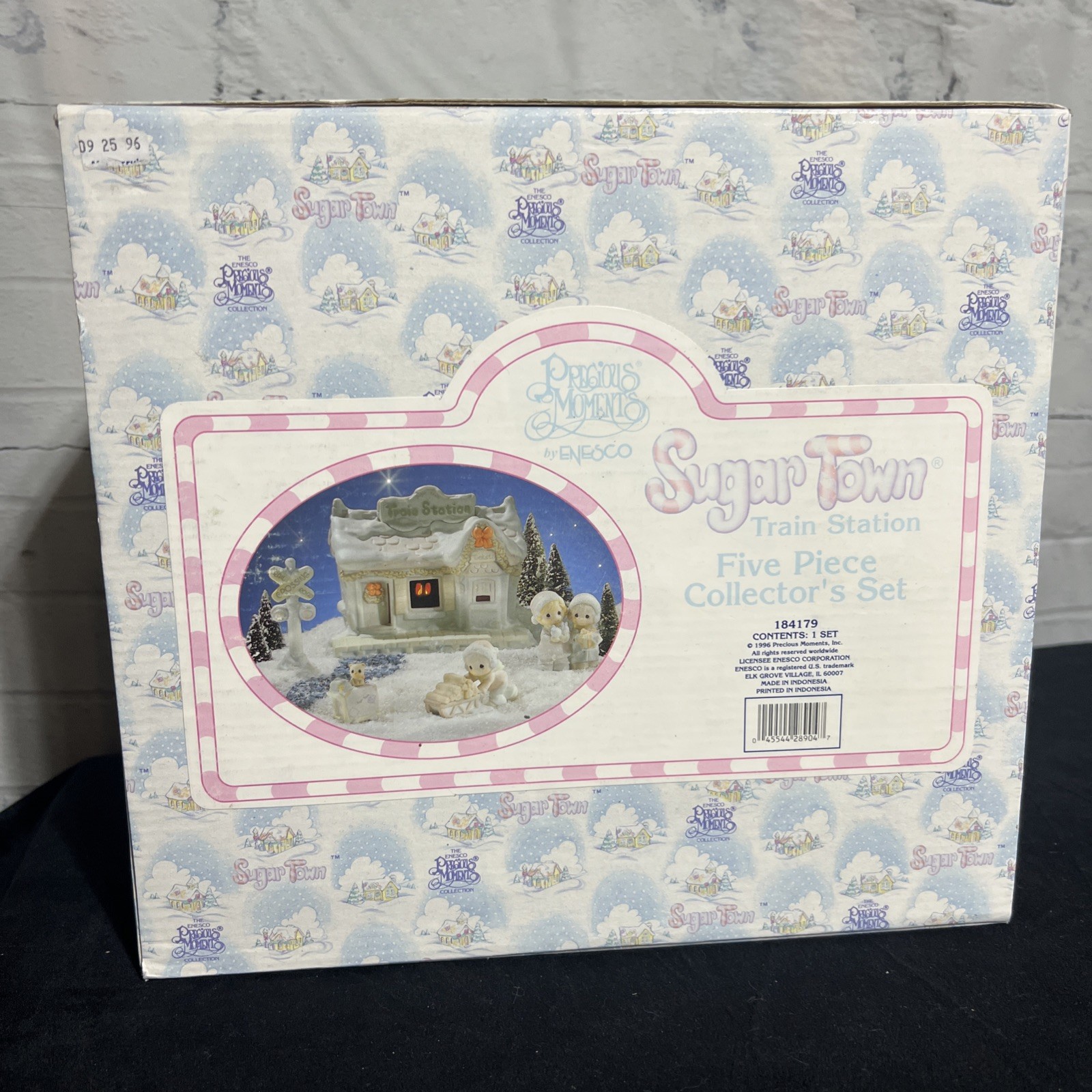 Vintage ORIGINAL 1997 PRECIOUS MOMENTS PM SUGAR TOWN SKATING POND OPENED