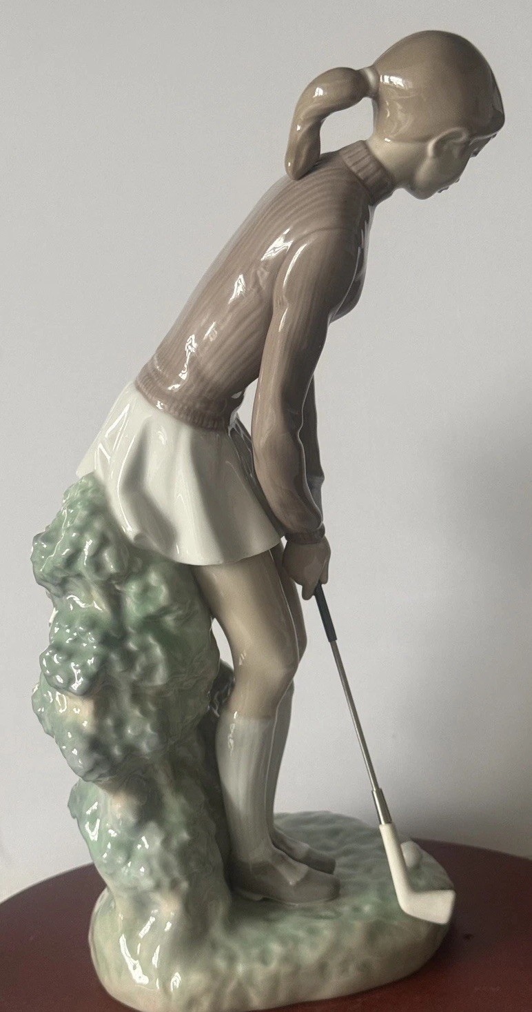 Lladró MINT Lady Golfer 4851 Retired Spain Club is Intact Straight 11 Tall Girl