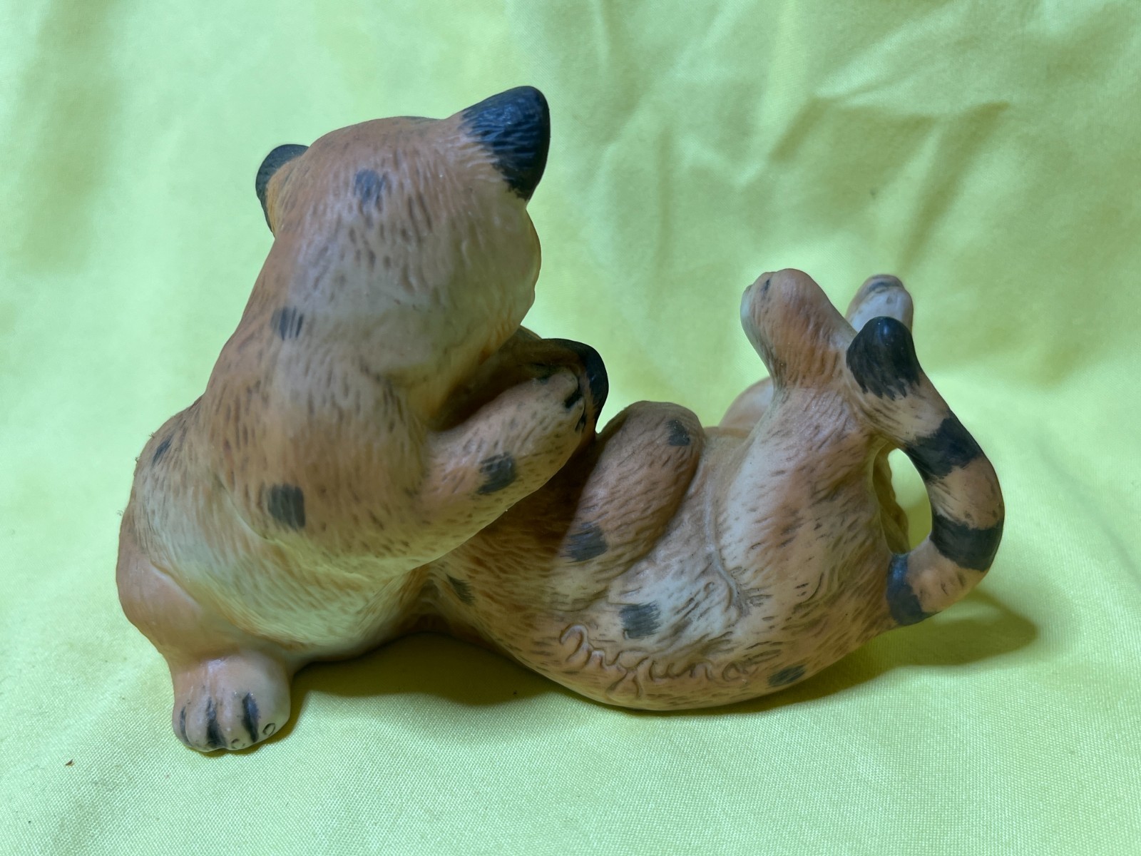1993 CURIOUS COUGARS Homco Masterpiece Porcelain Baby Cougars Figurine 5″
