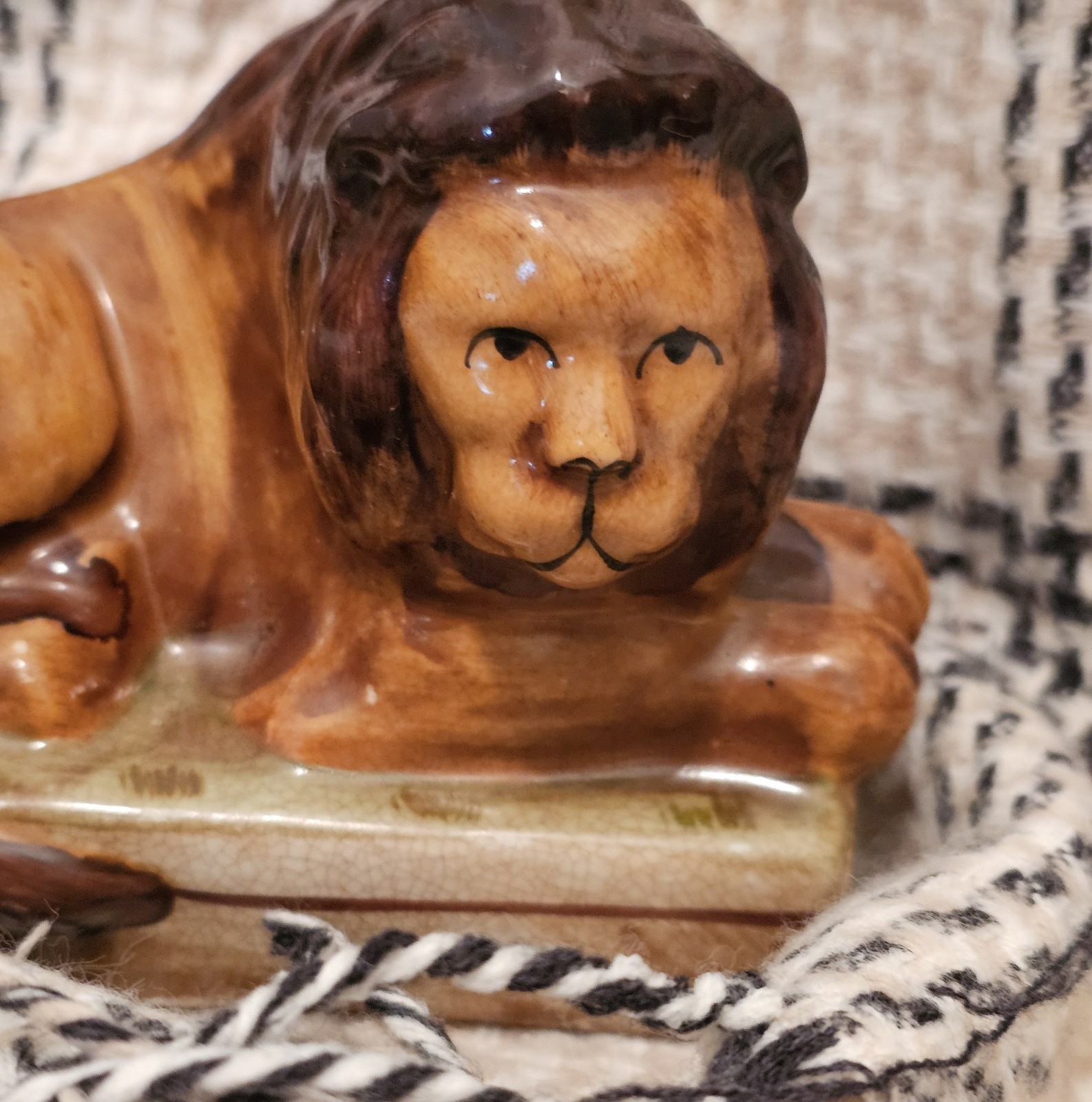 Beautiful Vintage* 5.5 ” English Staffordshire Lion* Glossy*EXCELLENT COND