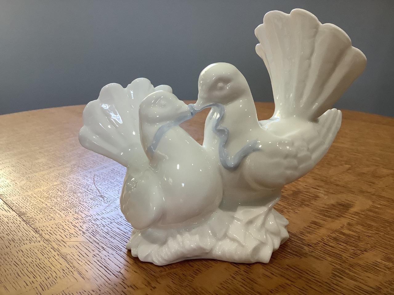 Wedgwood bone china Devotion Doves 6 1/2”