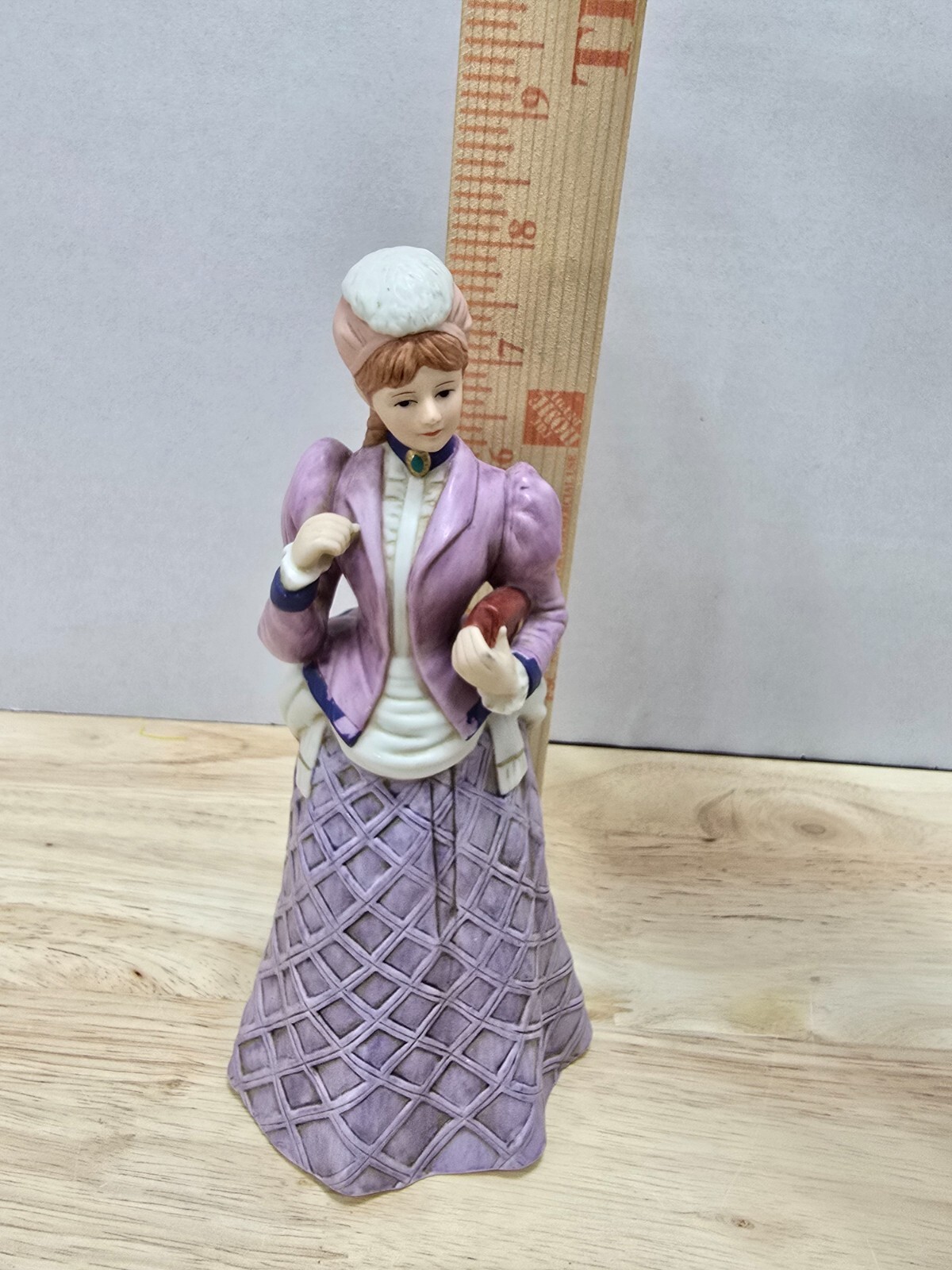 Home Interior “Miss Violet” Figurine Porcelain – 14502-98