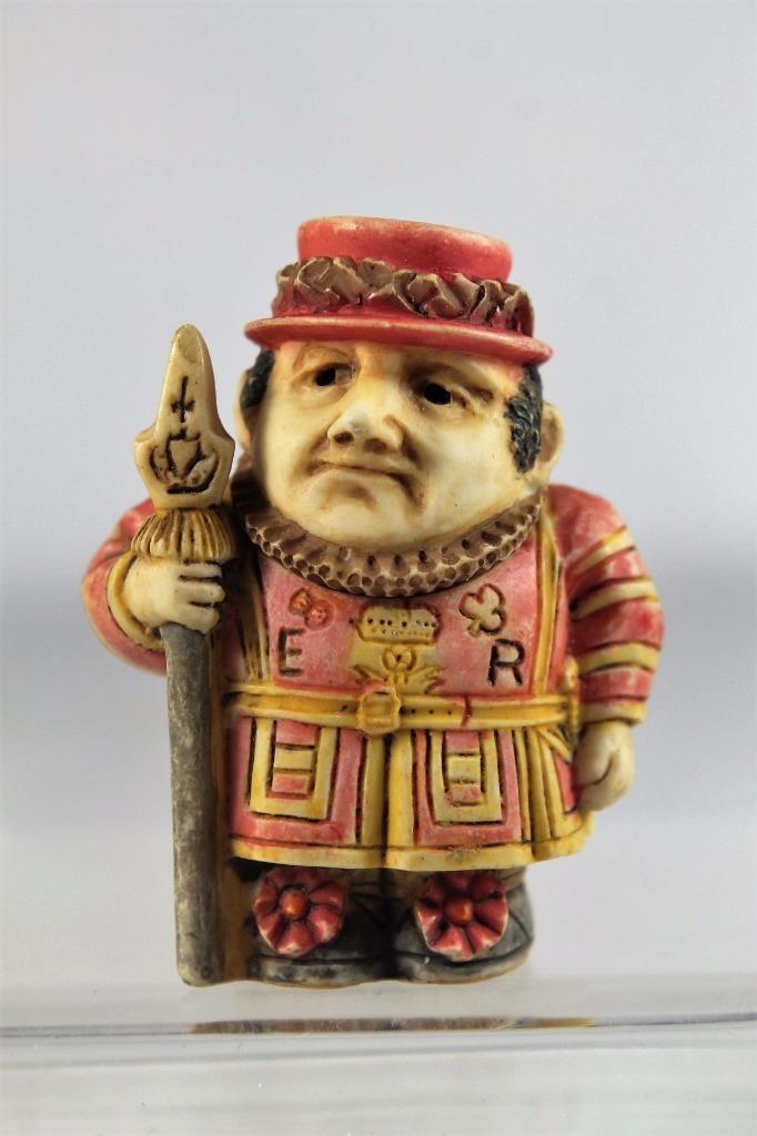 Harmony Kingdom/Ball Pot Bellys / Belly ‘Beef Eater’ Beefeater – PBPBE – NIB
