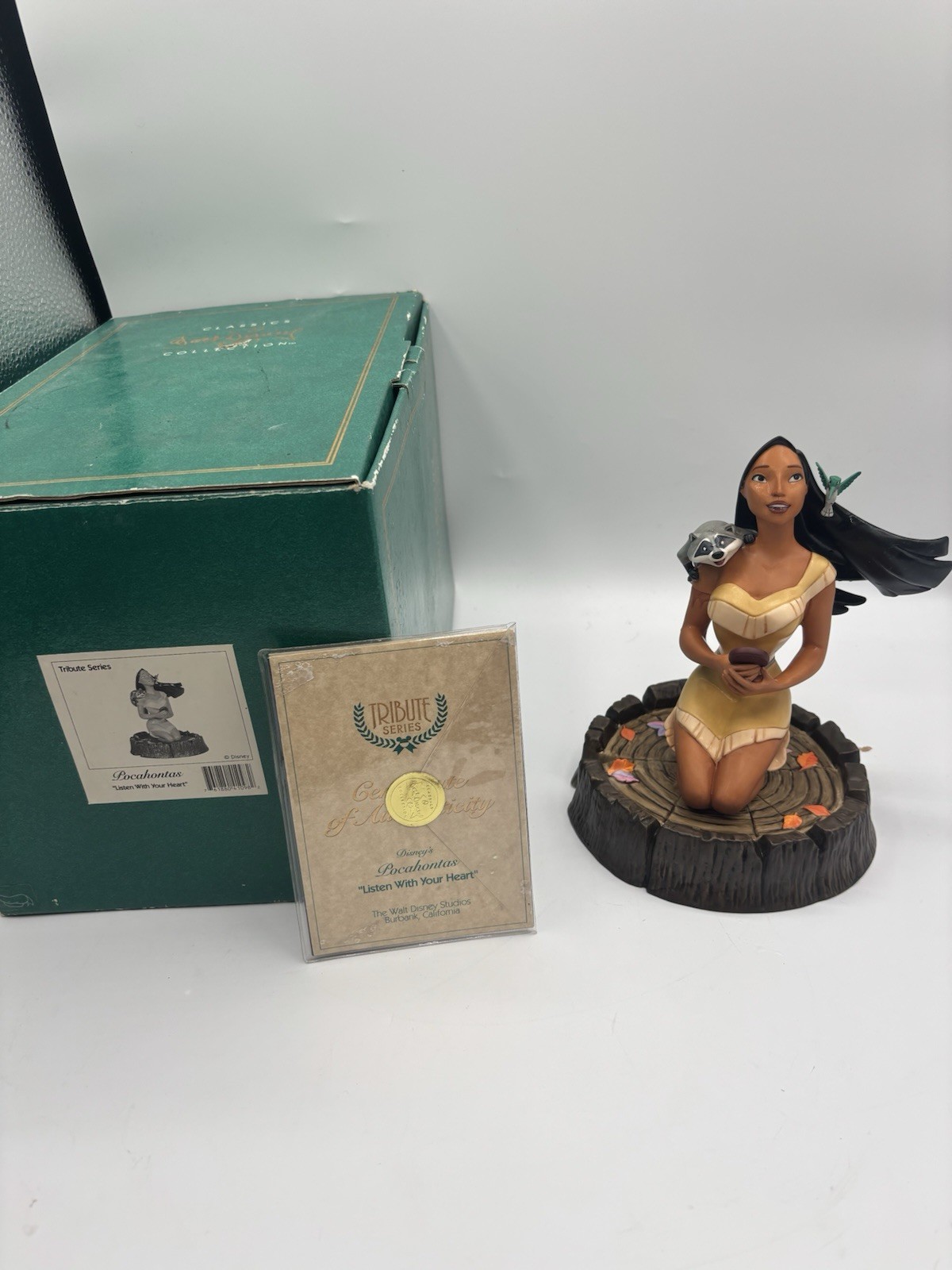WDCC Walt Disney Classics – Pocahontas, Listen With Your Heart – Box & COA MINT