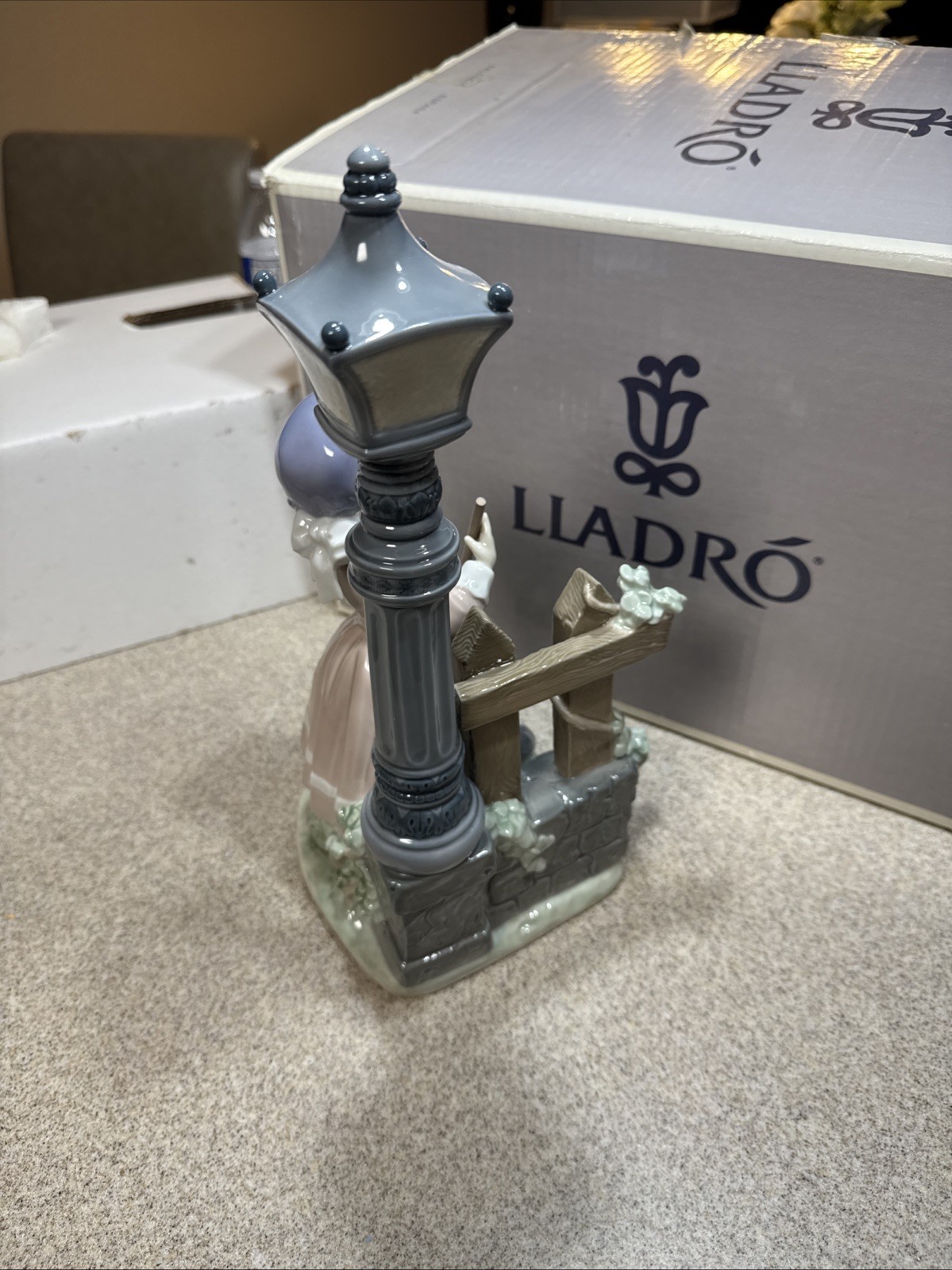 Lladro Porcelain Figurine “Fall Cleanup” #05286 – 13.0 Inches Tall